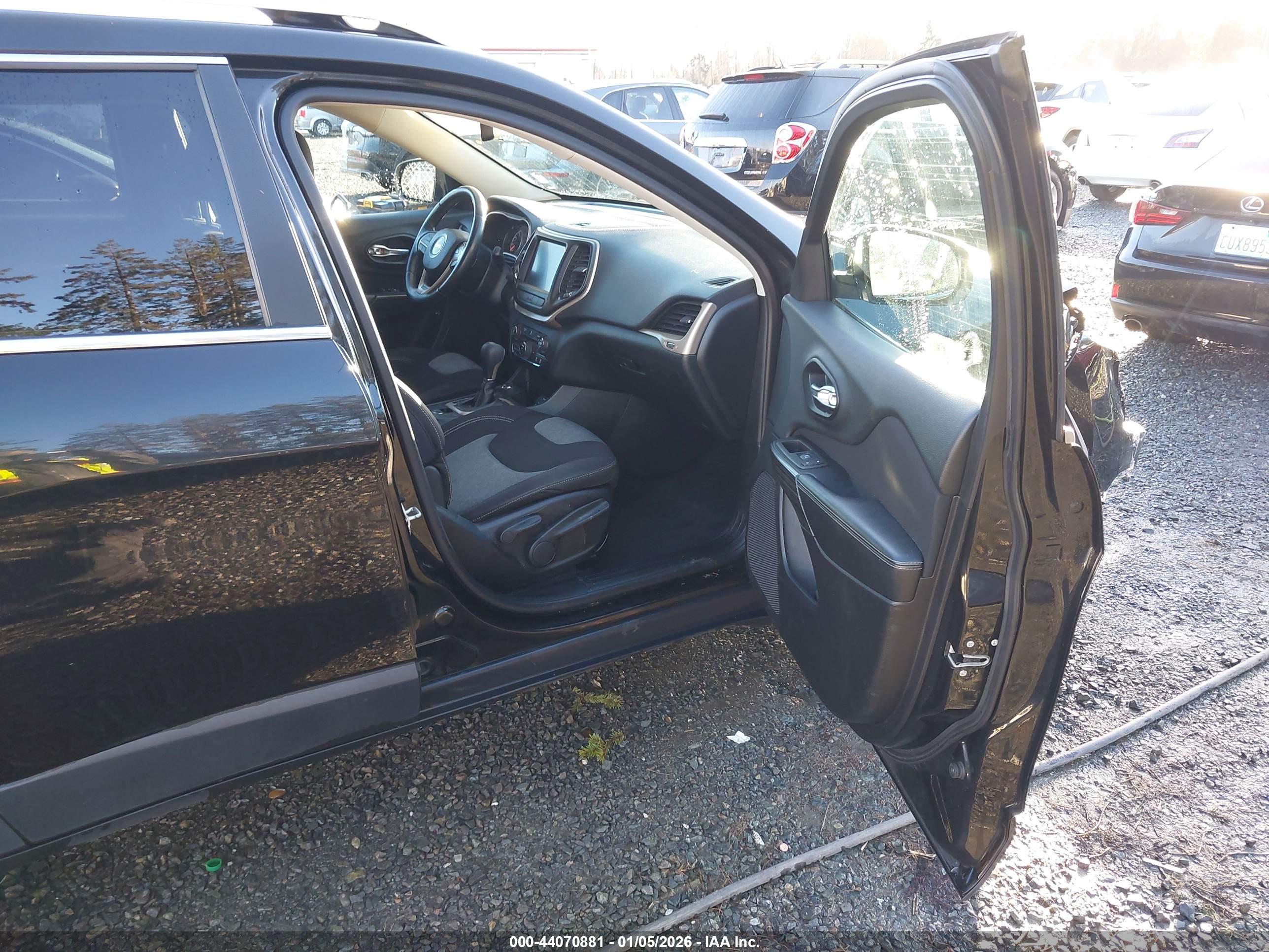 JEEP CHEROKEE image 5
