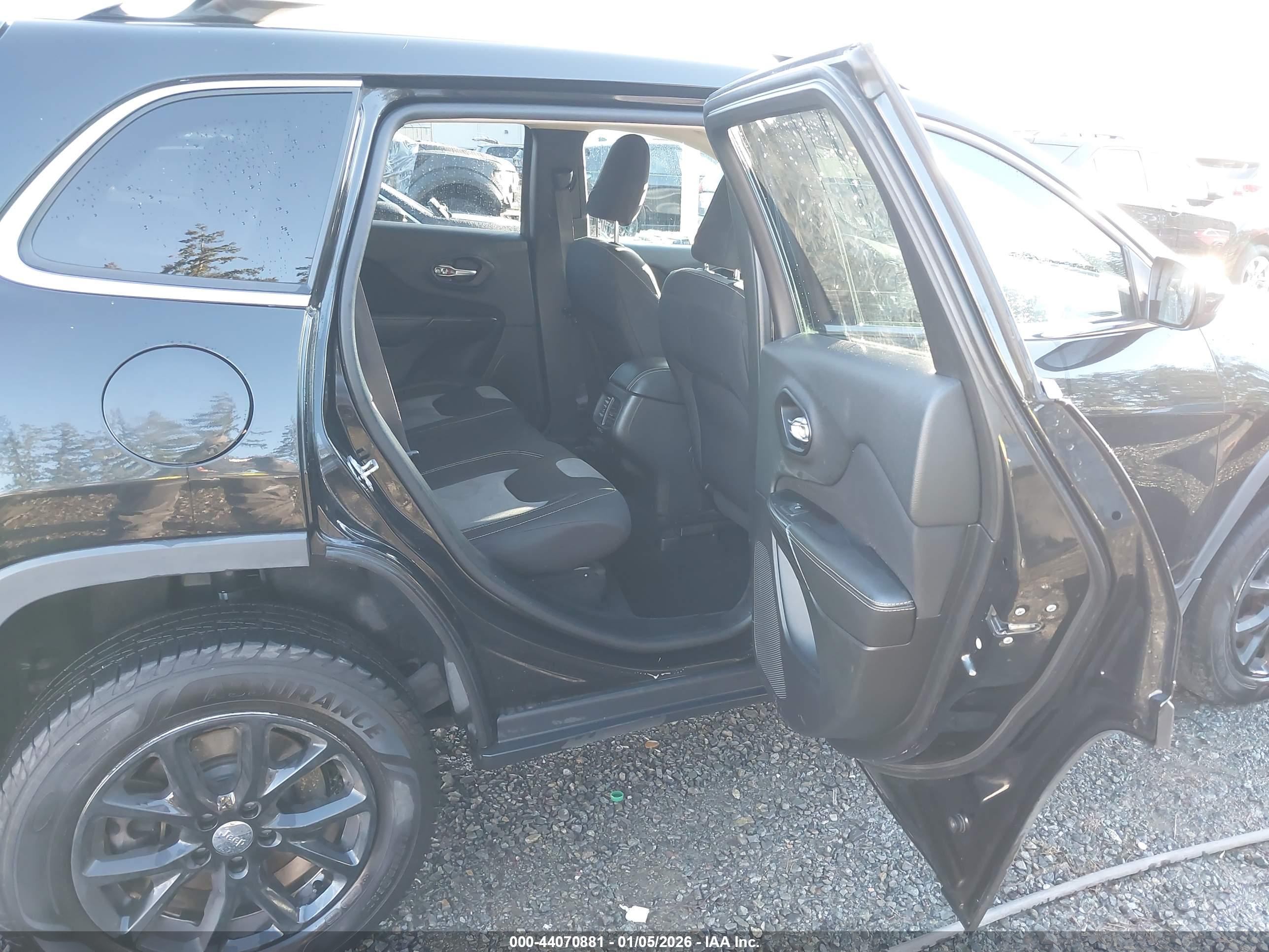 JEEP CHEROKEE image 8