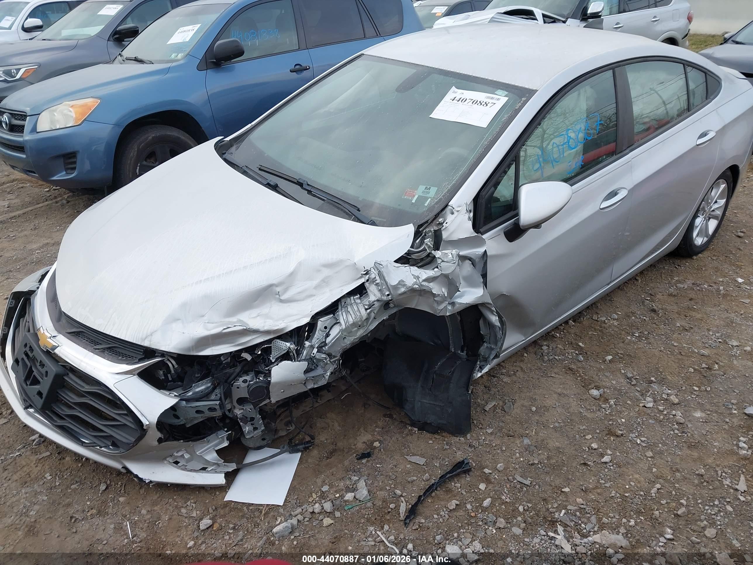CHEVROLET CRUZE image 2