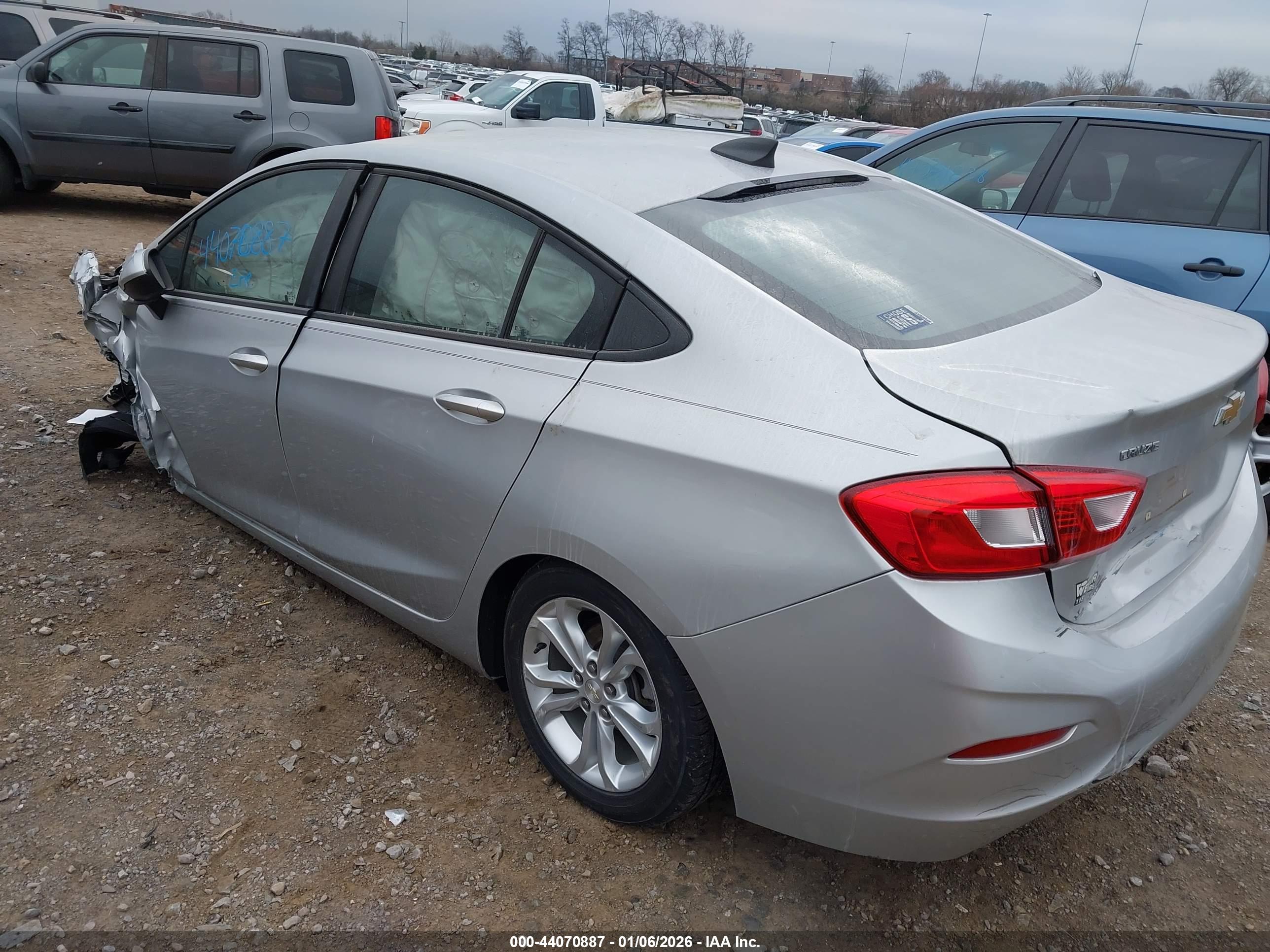 CHEVROLET CRUZE image 3