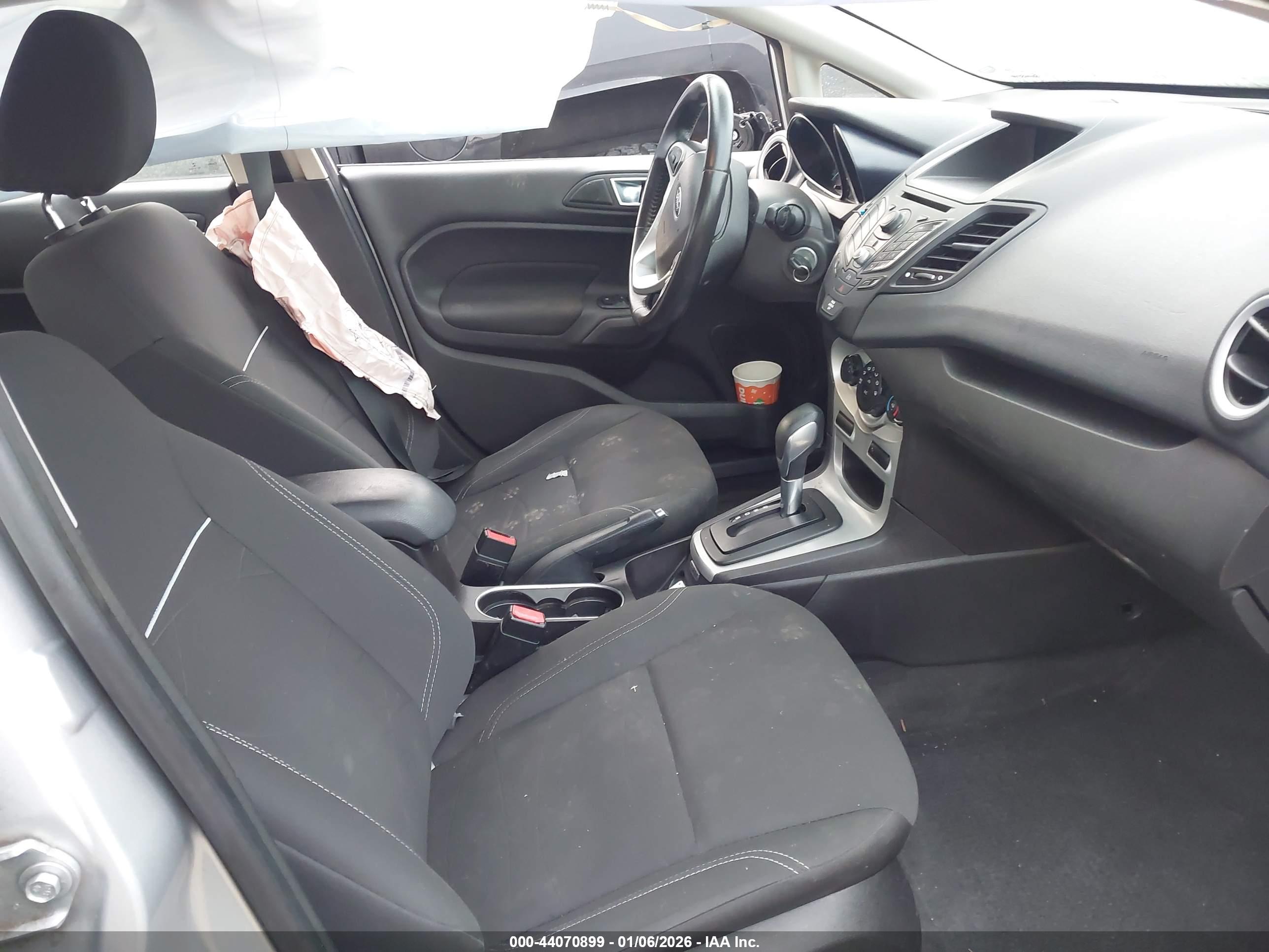 FORD FIESTA image 5