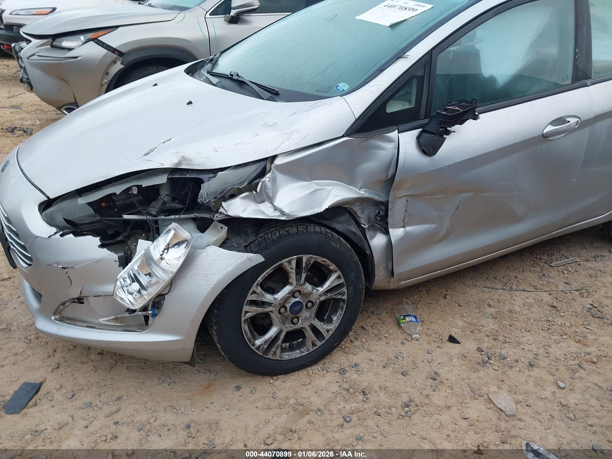 FORD FIESTA image 6