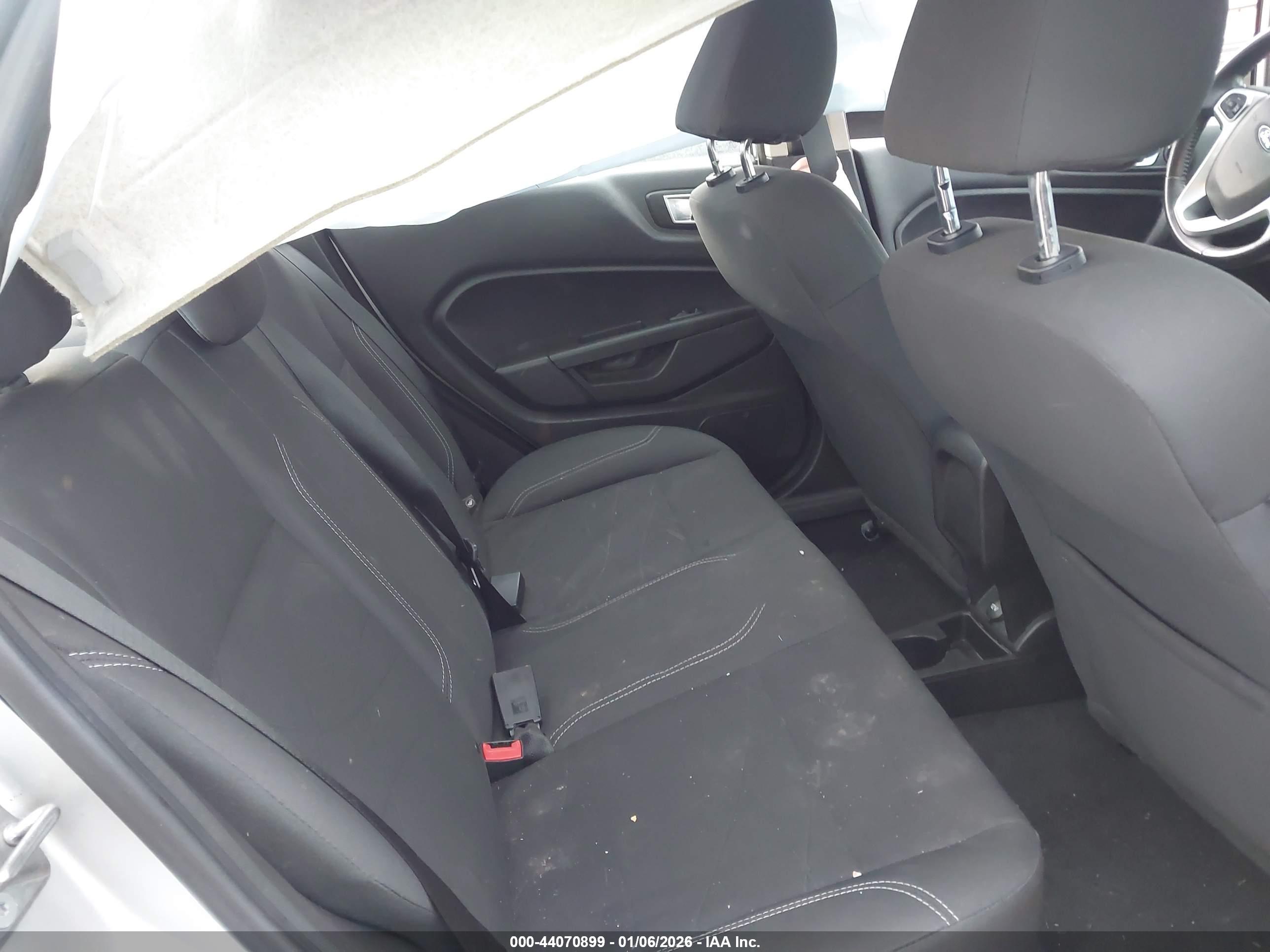 FORD FIESTA image 8