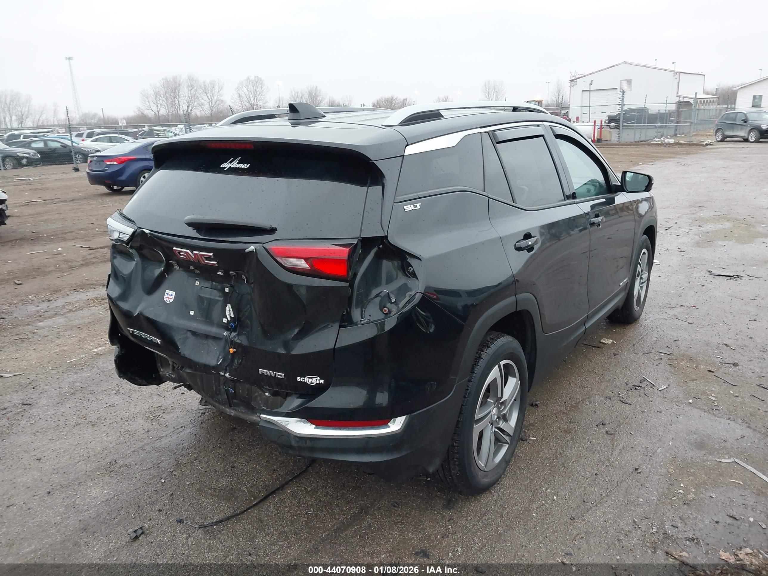 GMC TERRAIN image 4