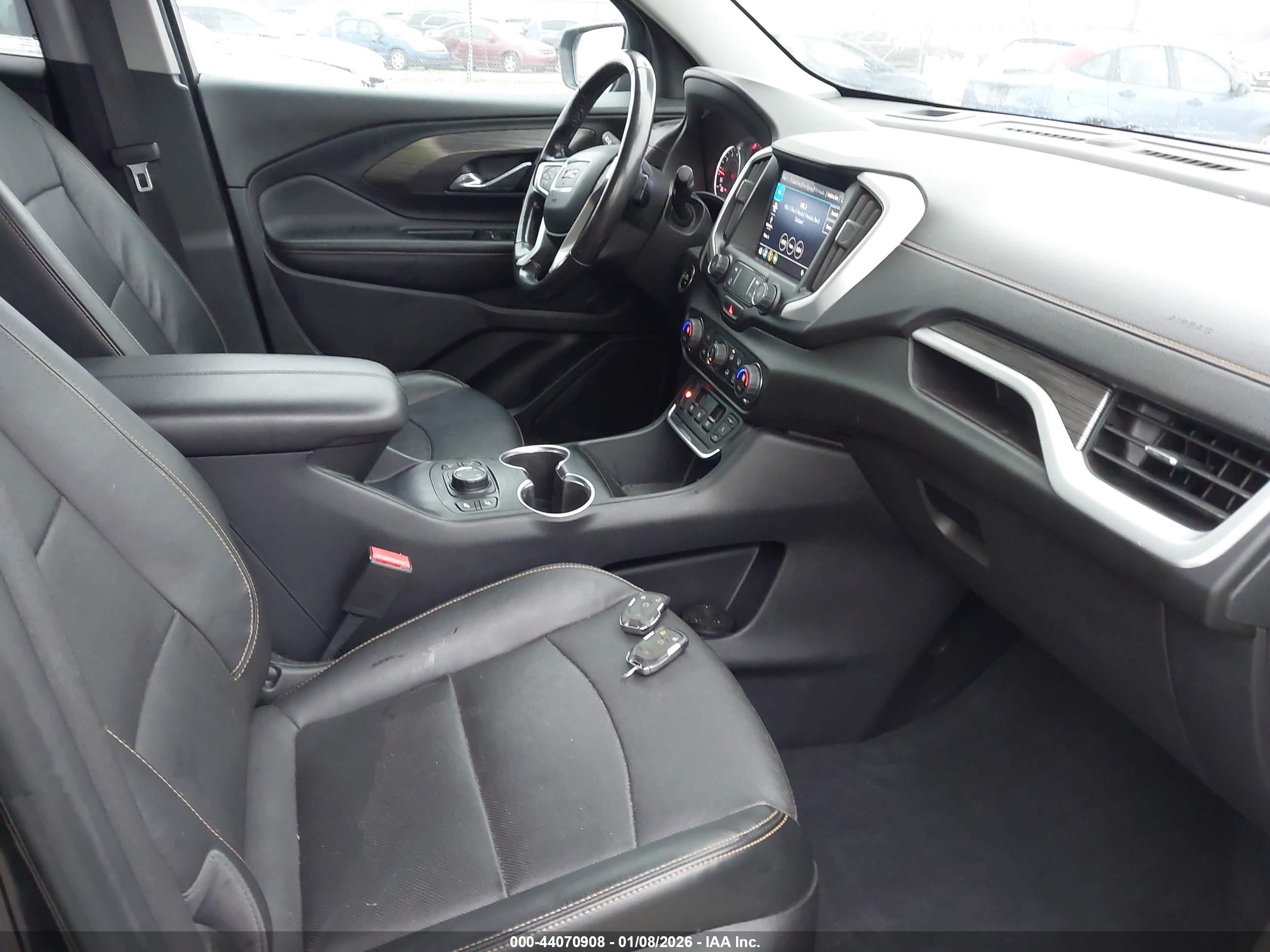 GMC TERRAIN image 5