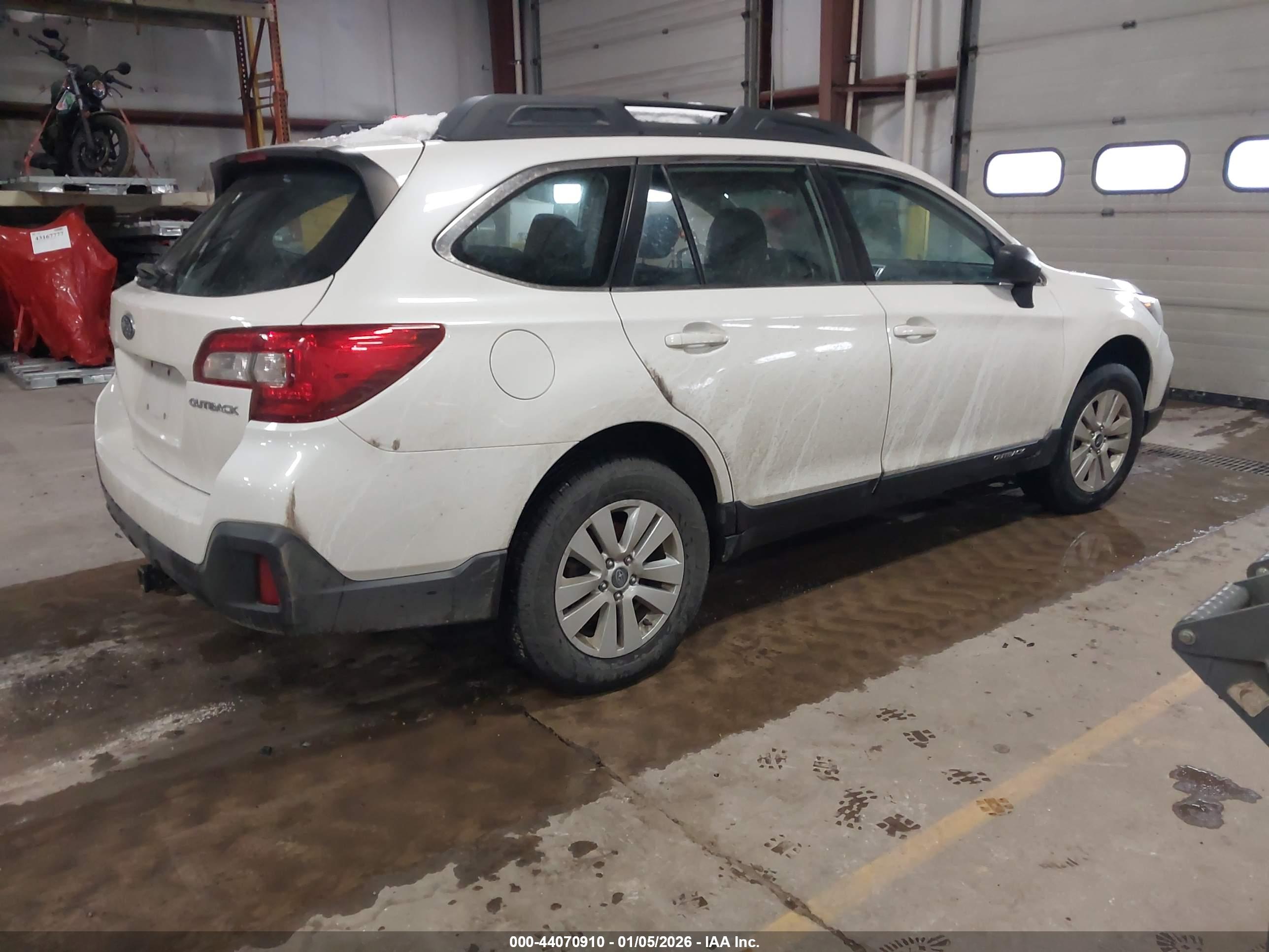 SUBARU OUTBACK image 4