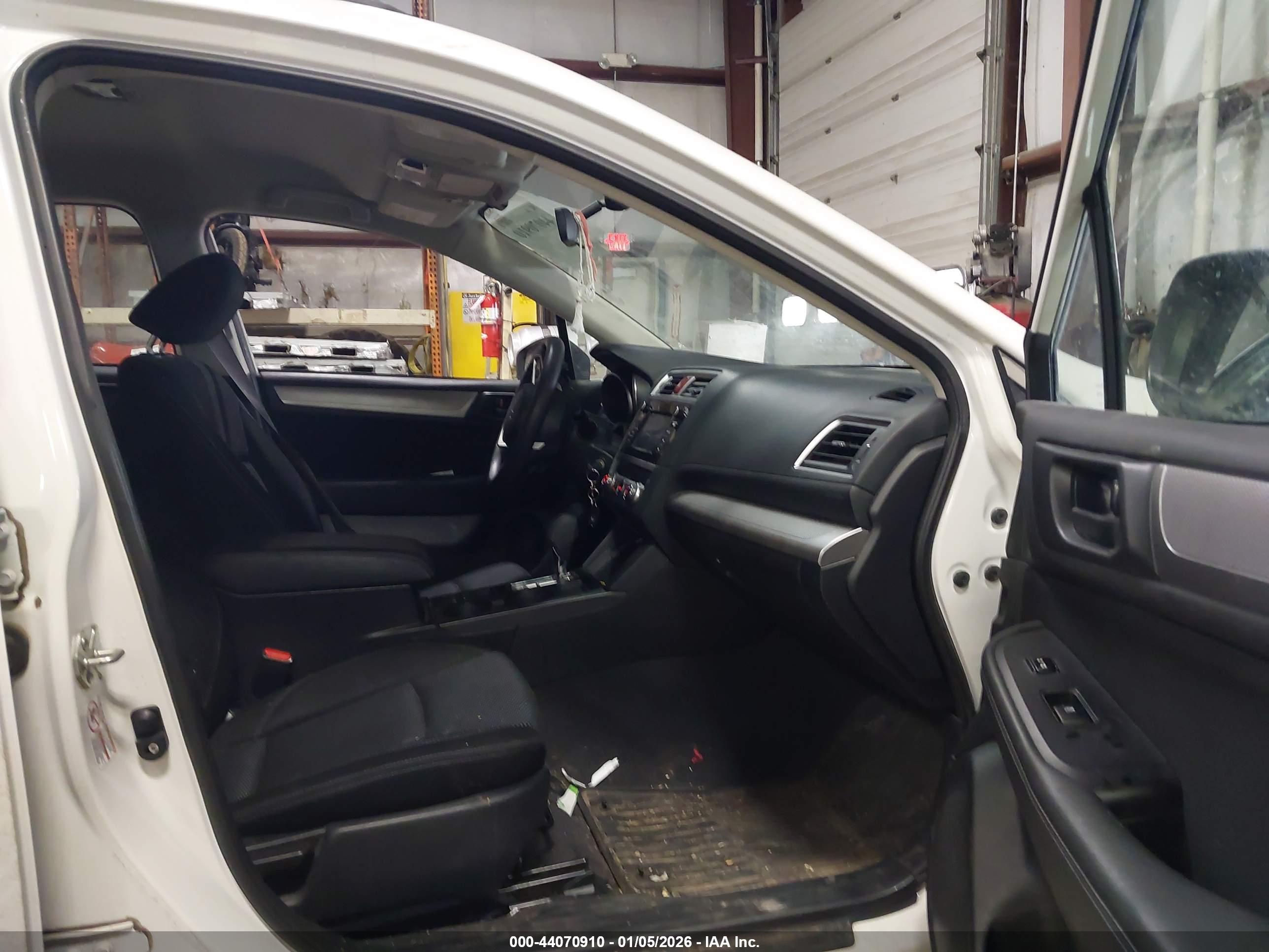 SUBARU OUTBACK image 5
