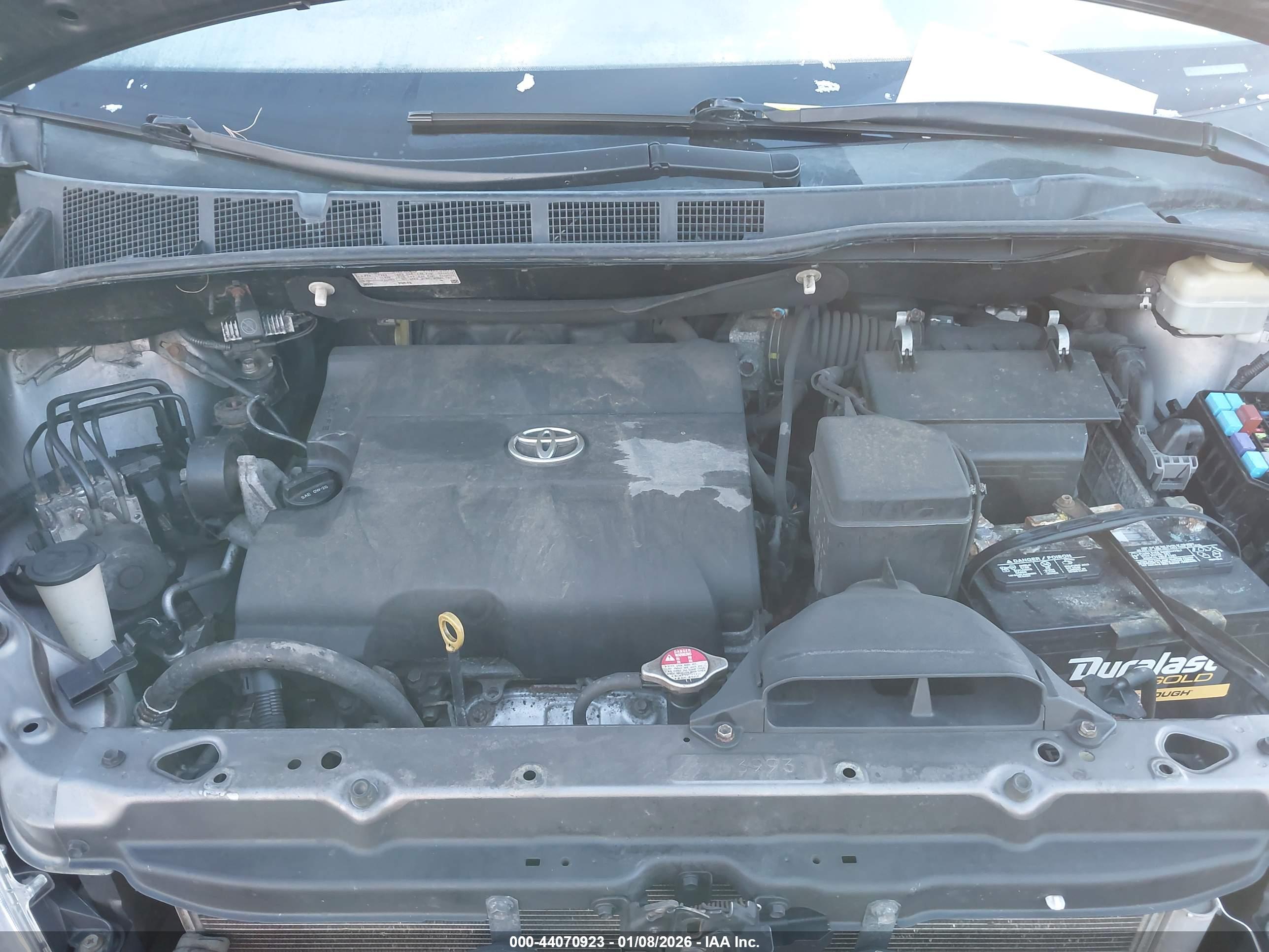 TOYOTA SIENNA image 10