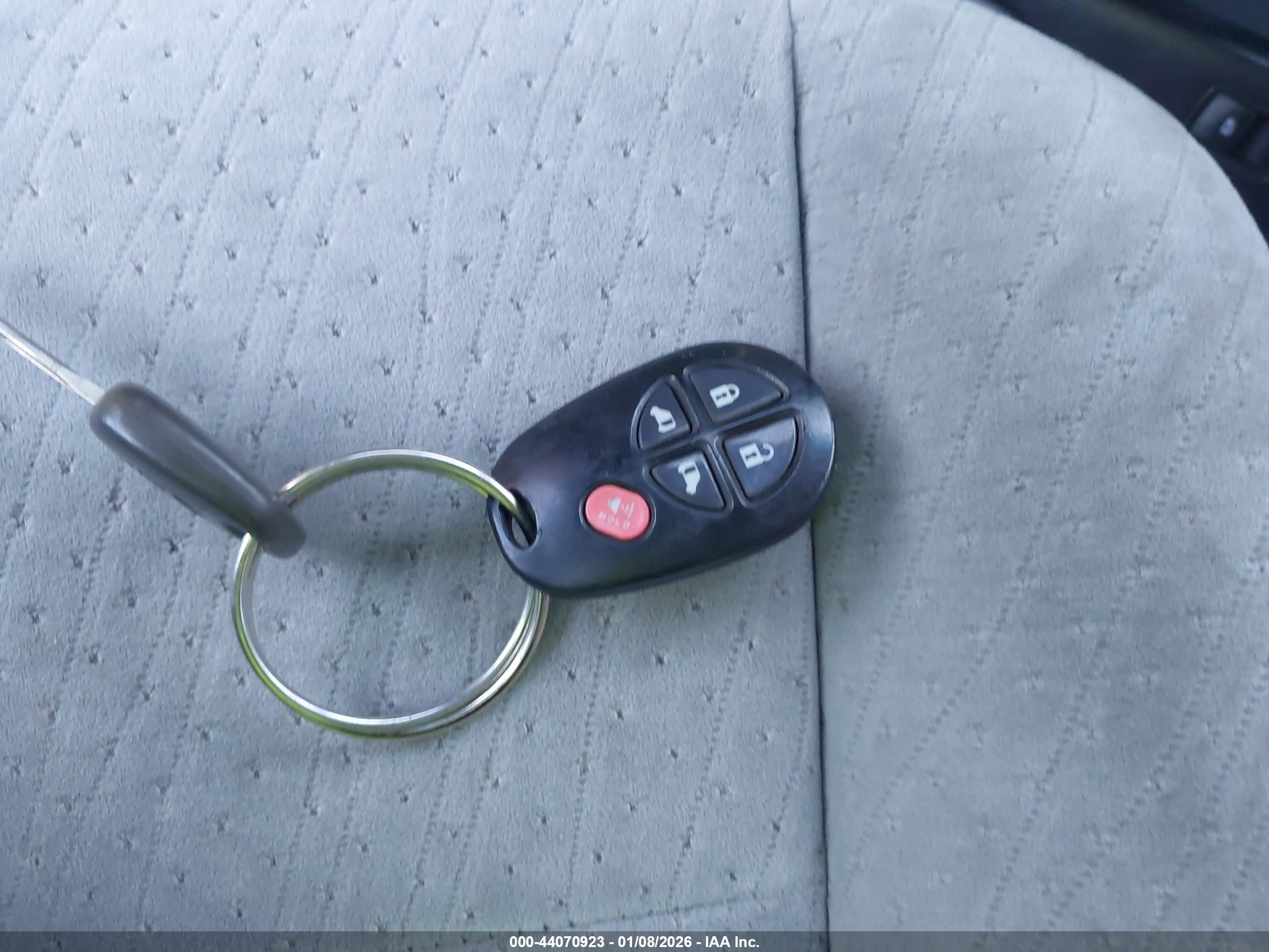 TOYOTA SIENNA image 11