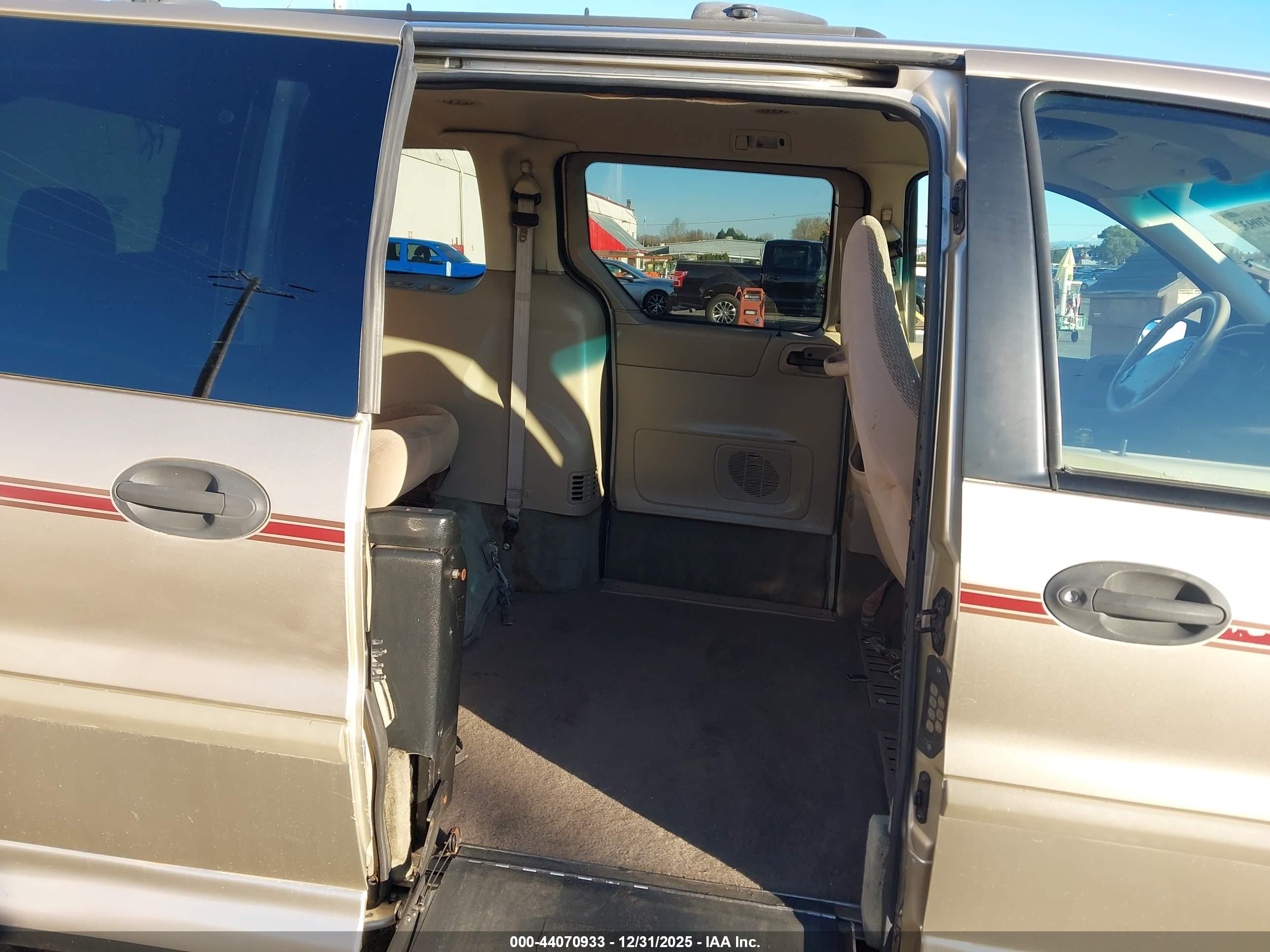 FORD WINDSTAR image 8