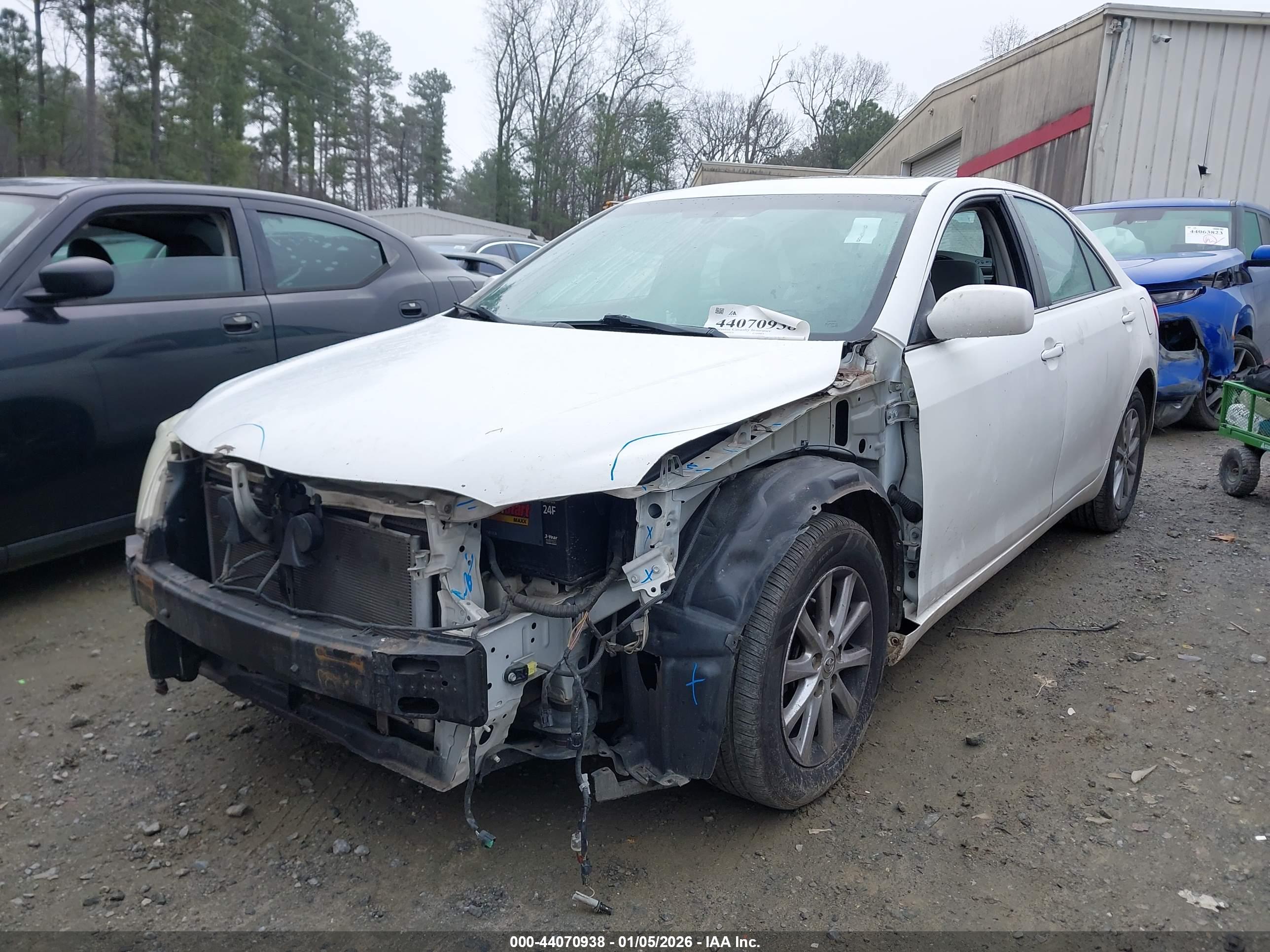 TOYOTA CAMRY image 2