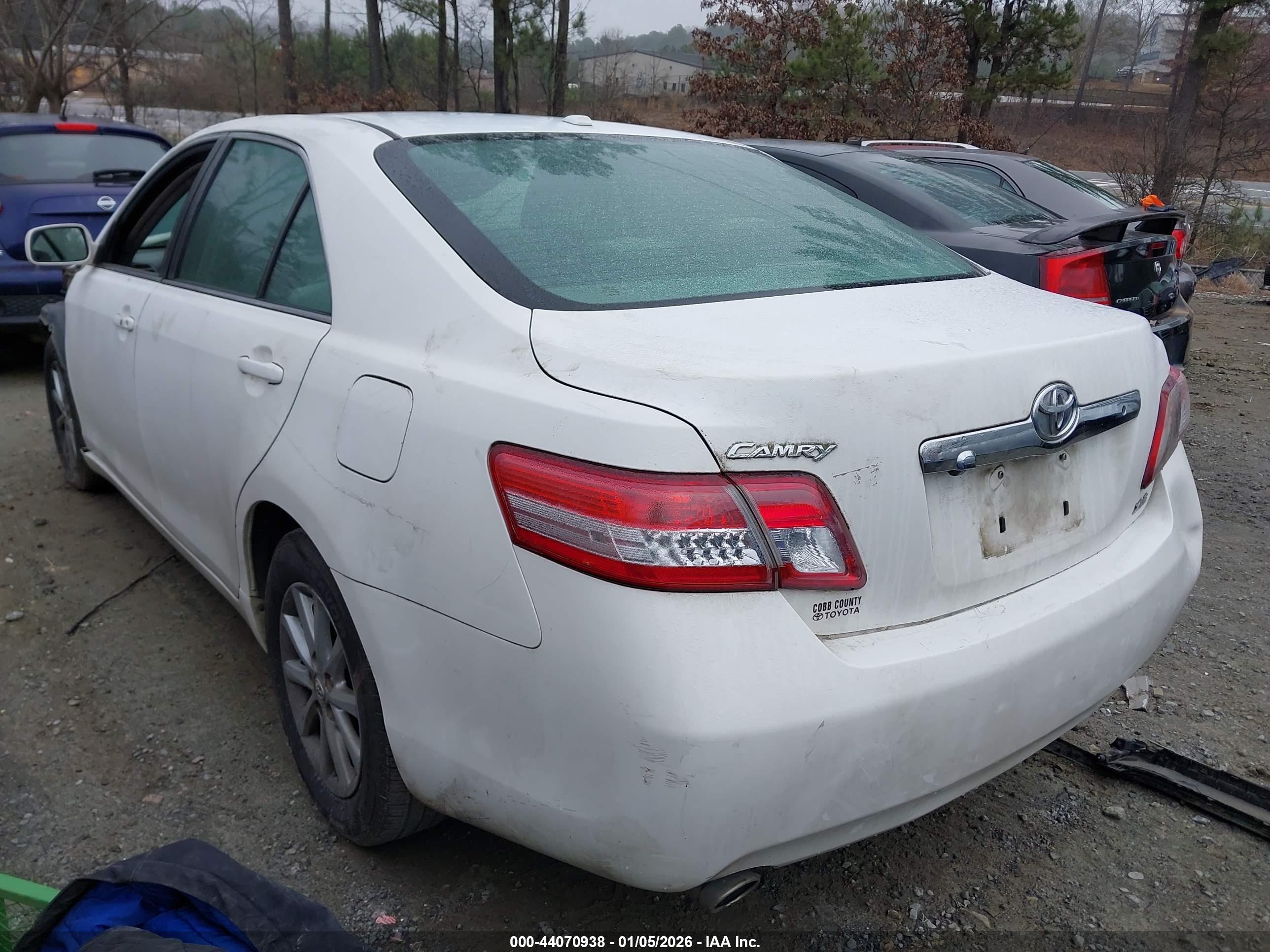 TOYOTA CAMRY image 3
