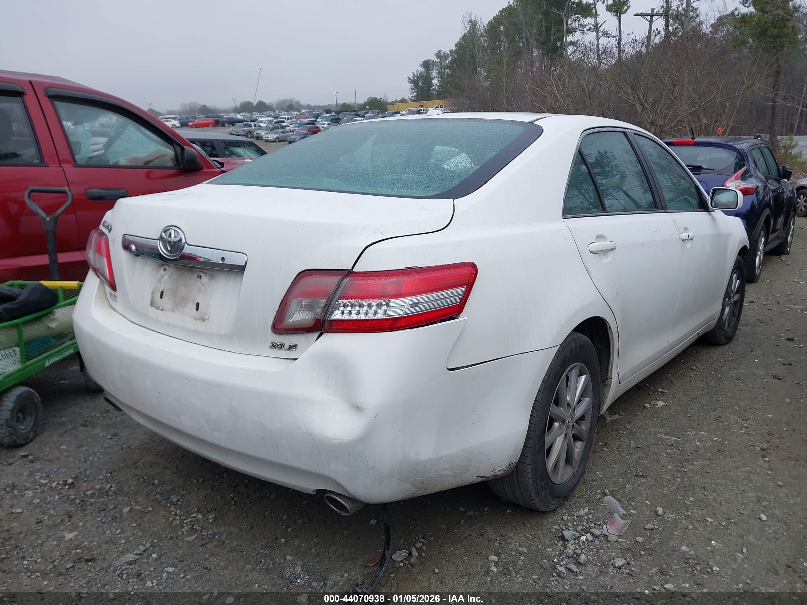 TOYOTA CAMRY image 4
