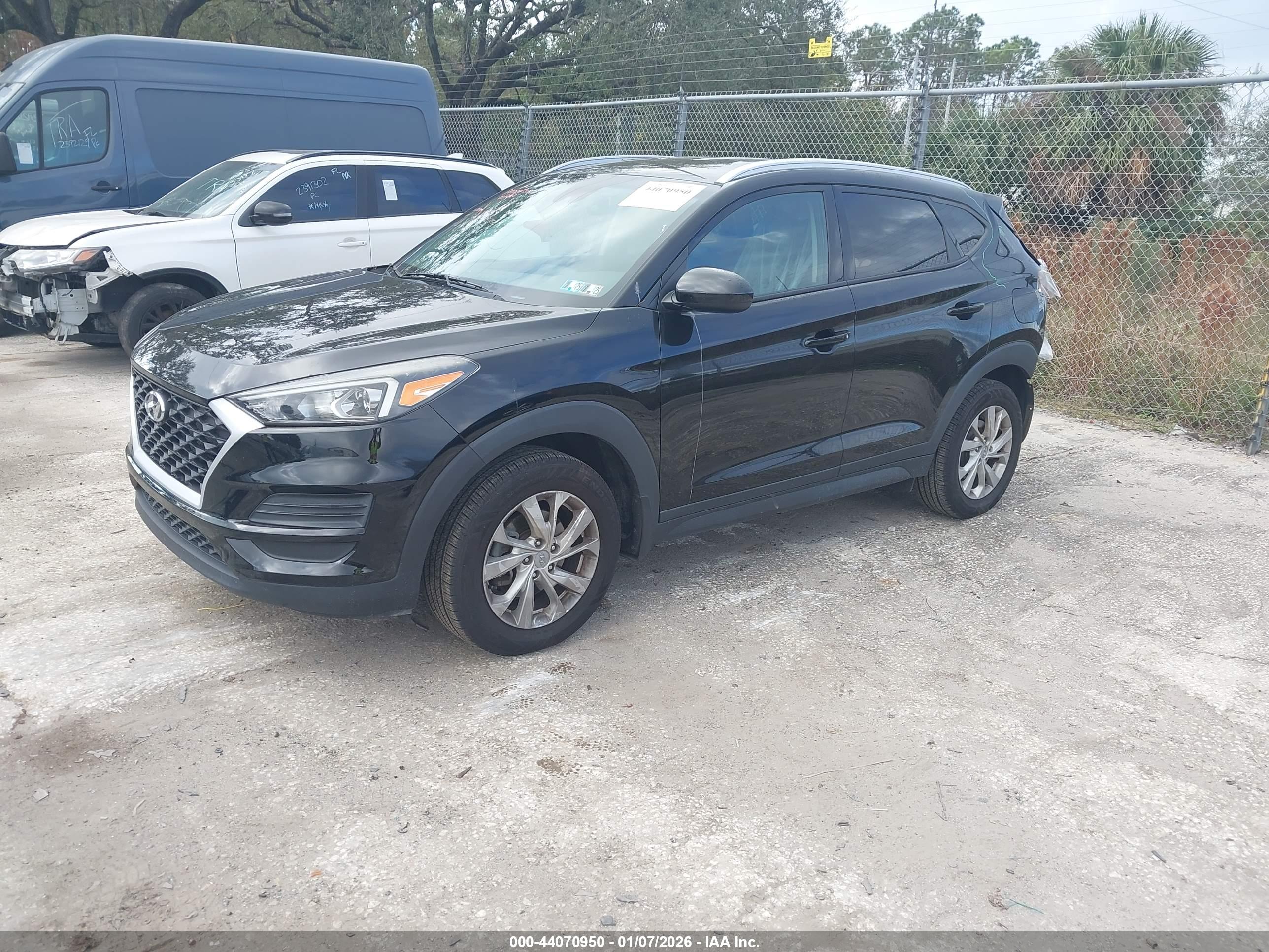 HYUNDAI TUCSON image 2