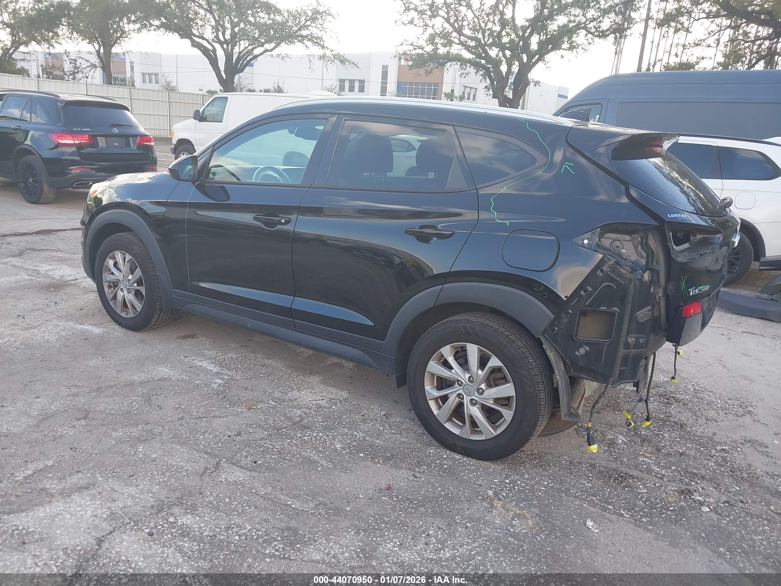 HYUNDAI TUCSON image 3