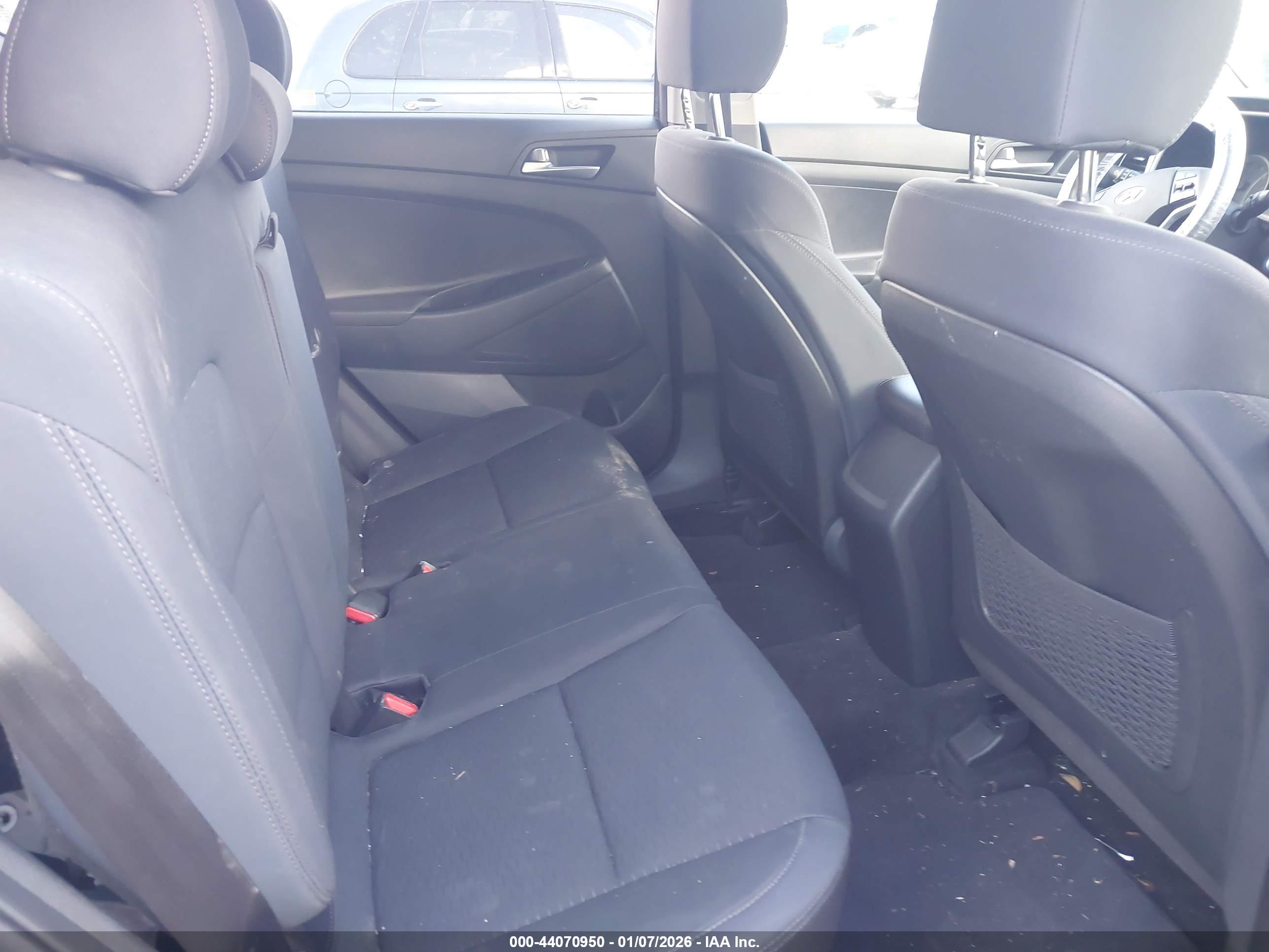 HYUNDAI TUCSON image 8