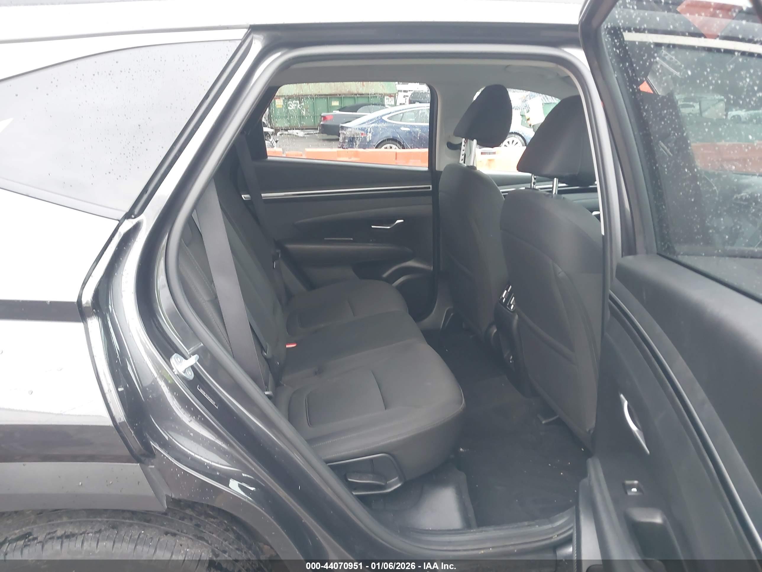 HYUNDAI TUCSON image 8