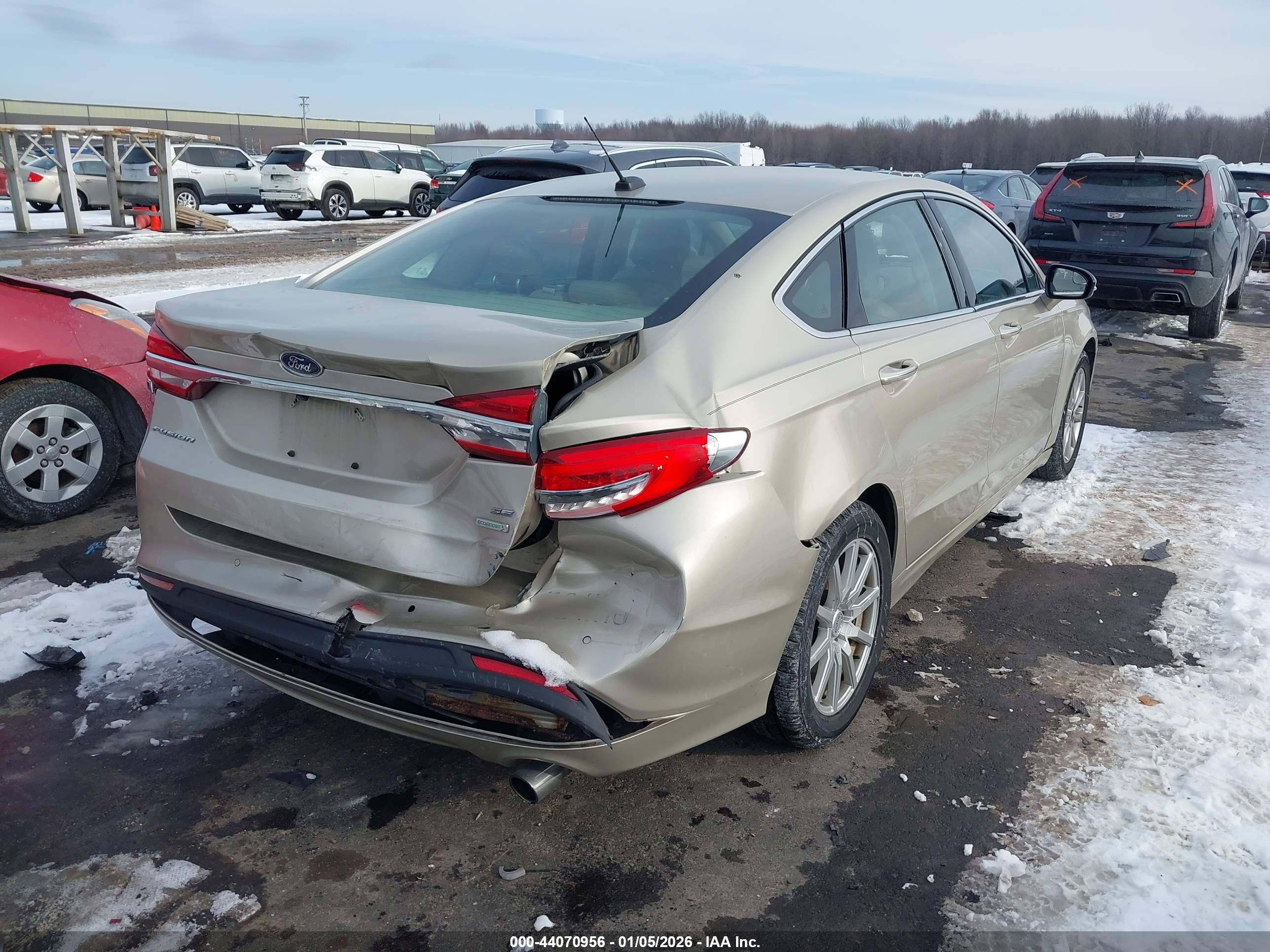 FORD FUSION image 4