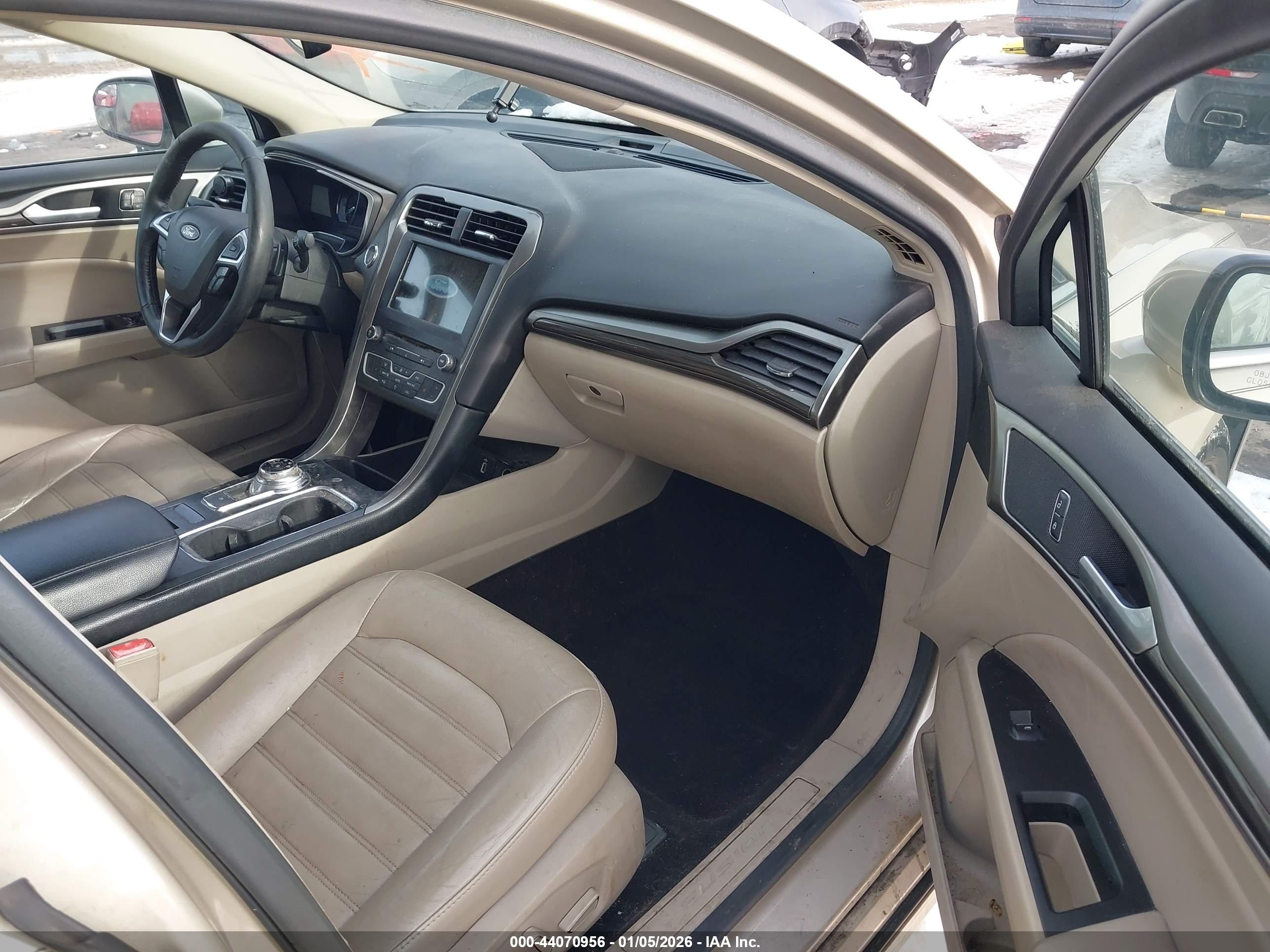 FORD FUSION image 5