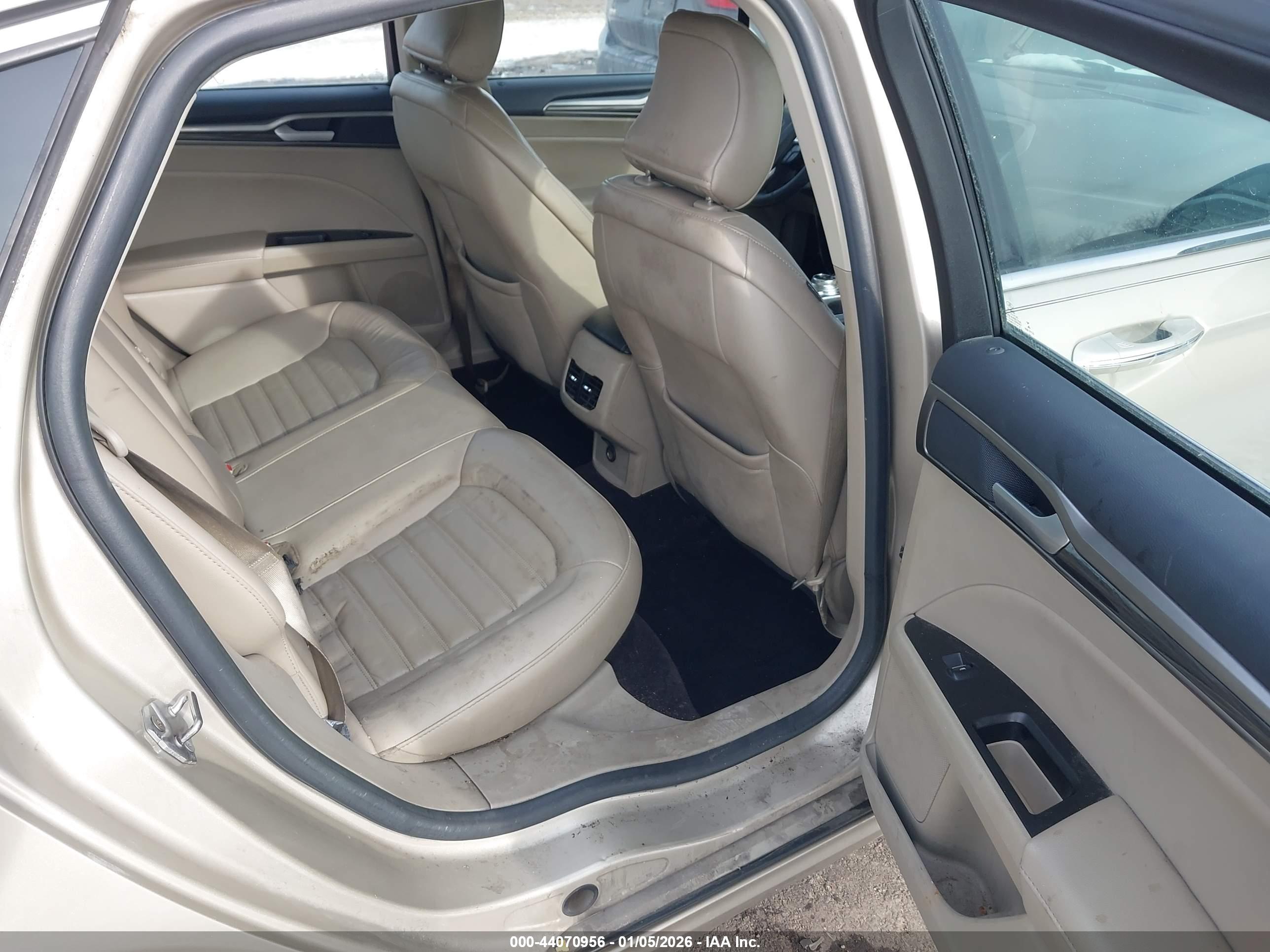 FORD FUSION image 8