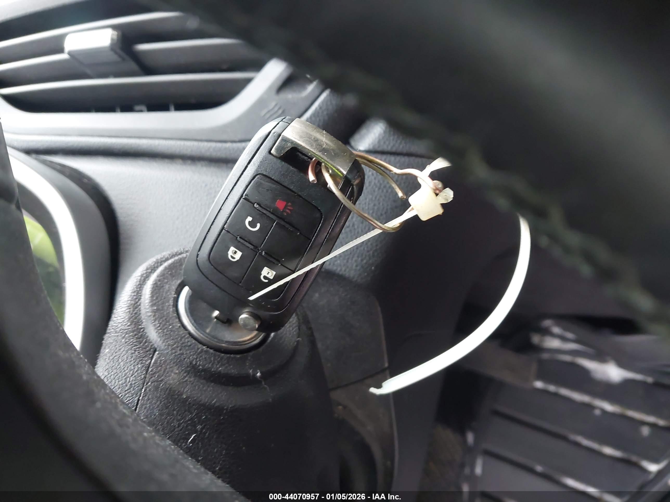 CHEVROLET EQUINOX image 11