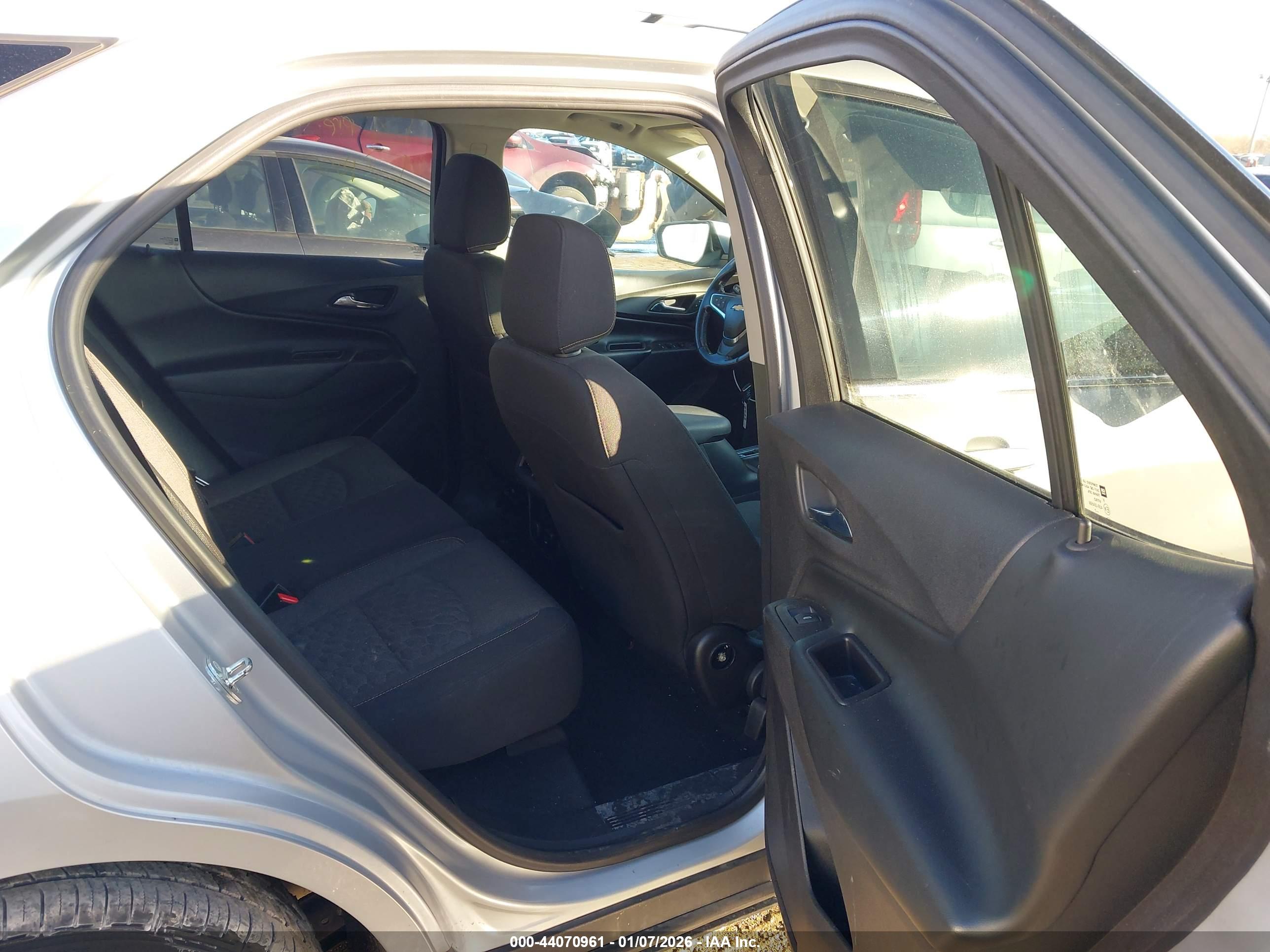 CHEVROLET EQUINOX image 8