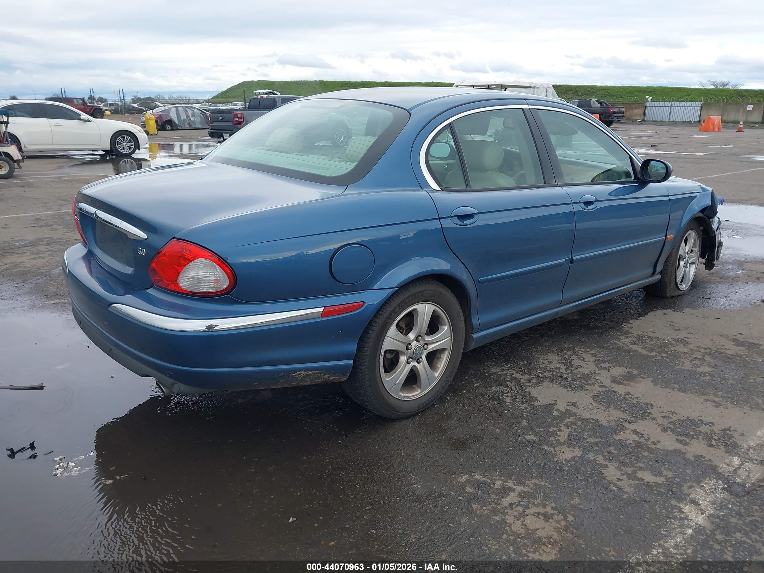 JAGUAR X-TYPE image 4