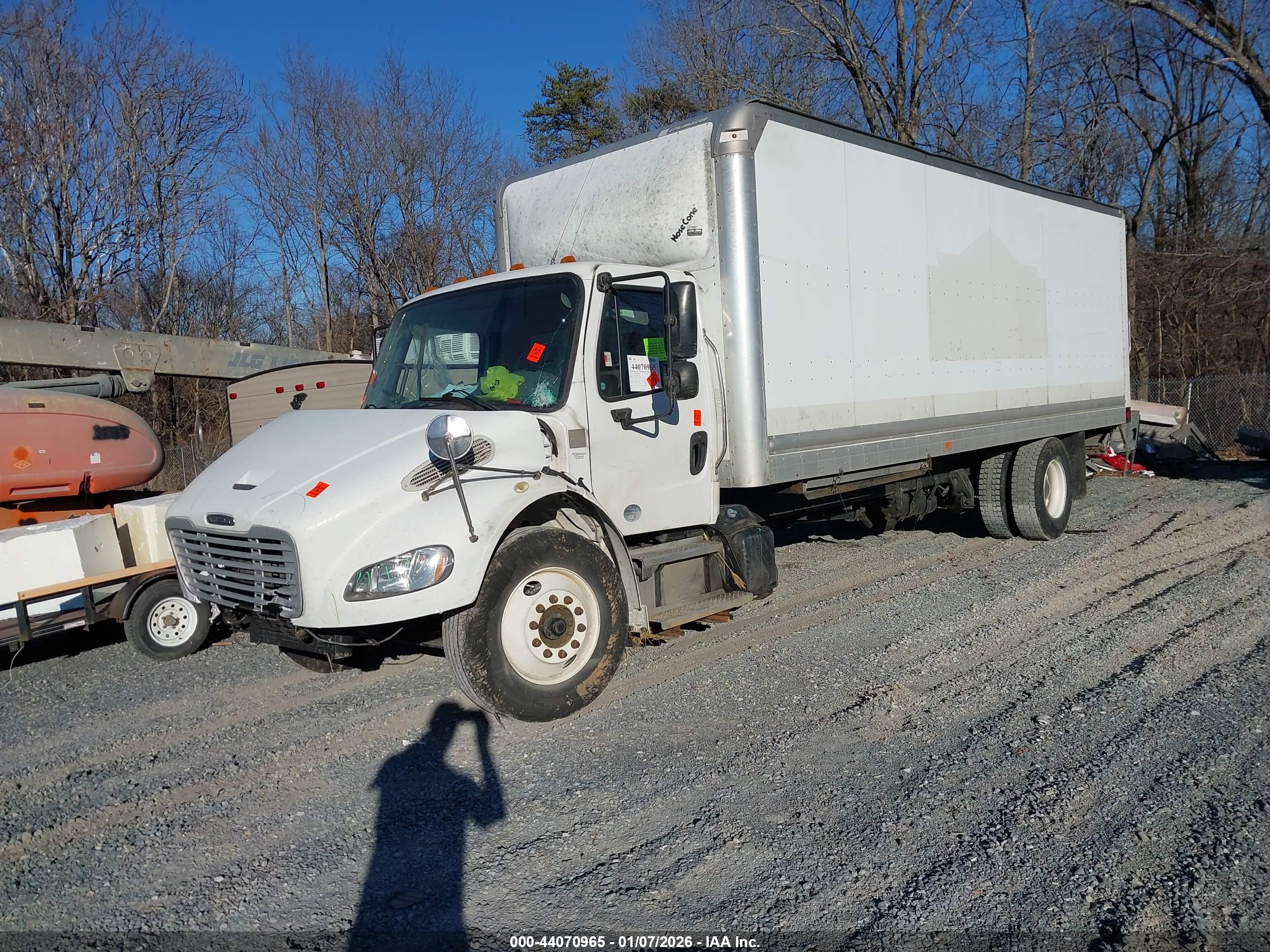 FREIGHTLINER M2 image 2