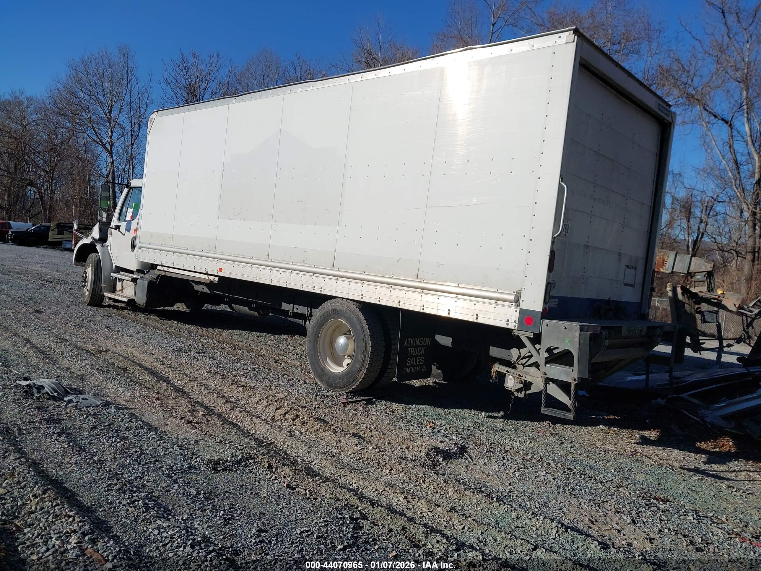 FREIGHTLINER M2 image 3