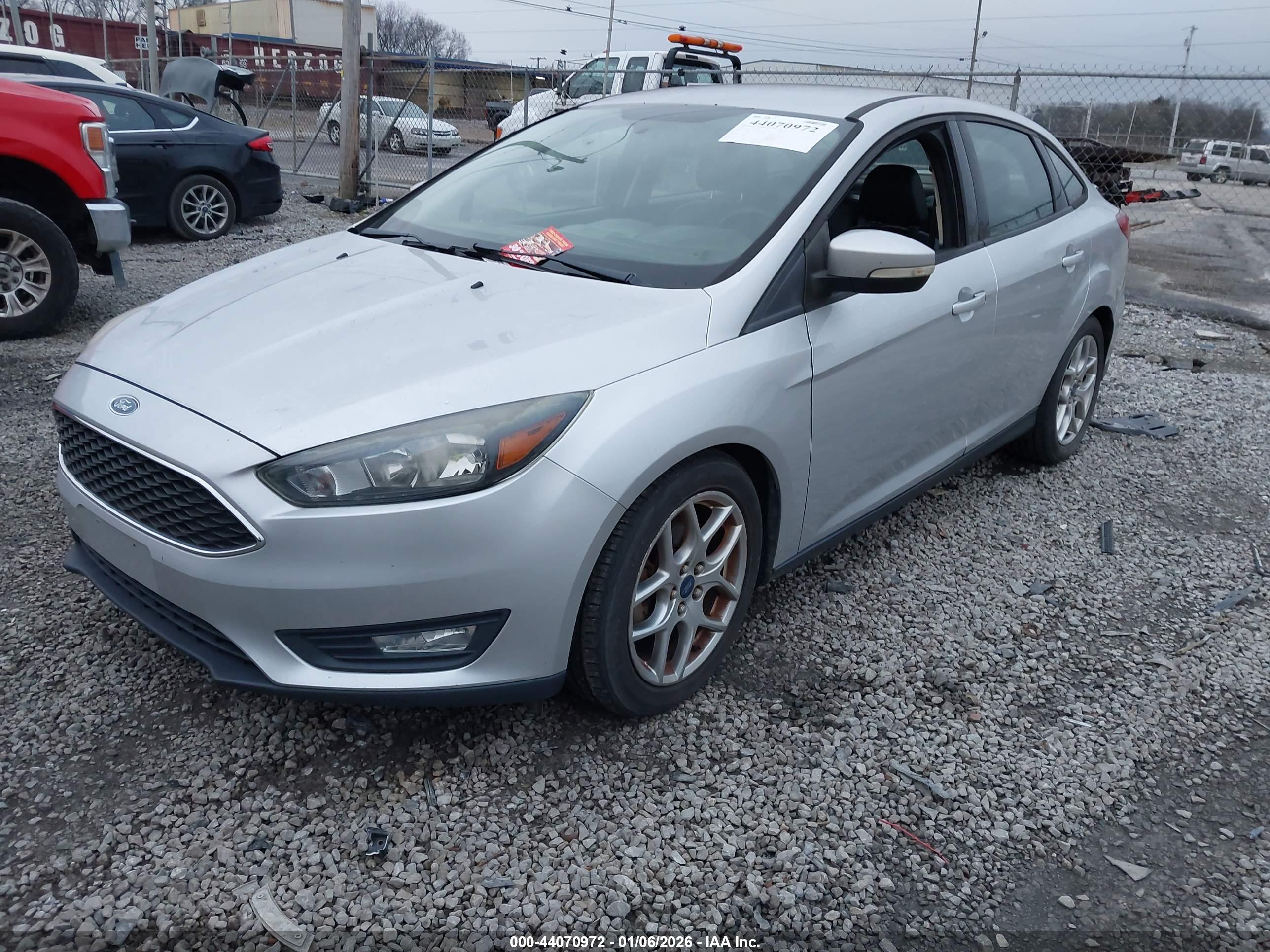 FORD FOCUS image 2