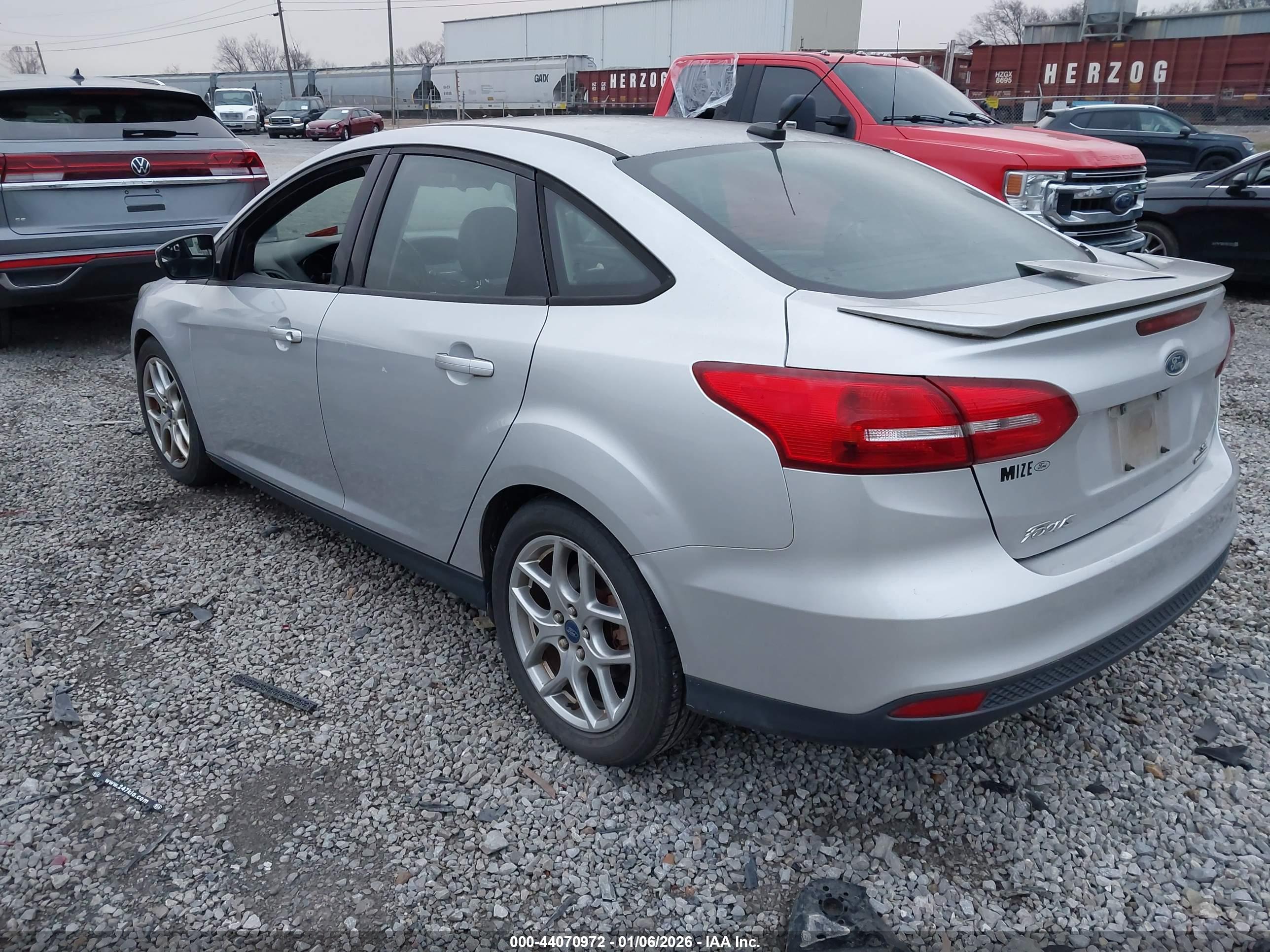 FORD FOCUS image 3