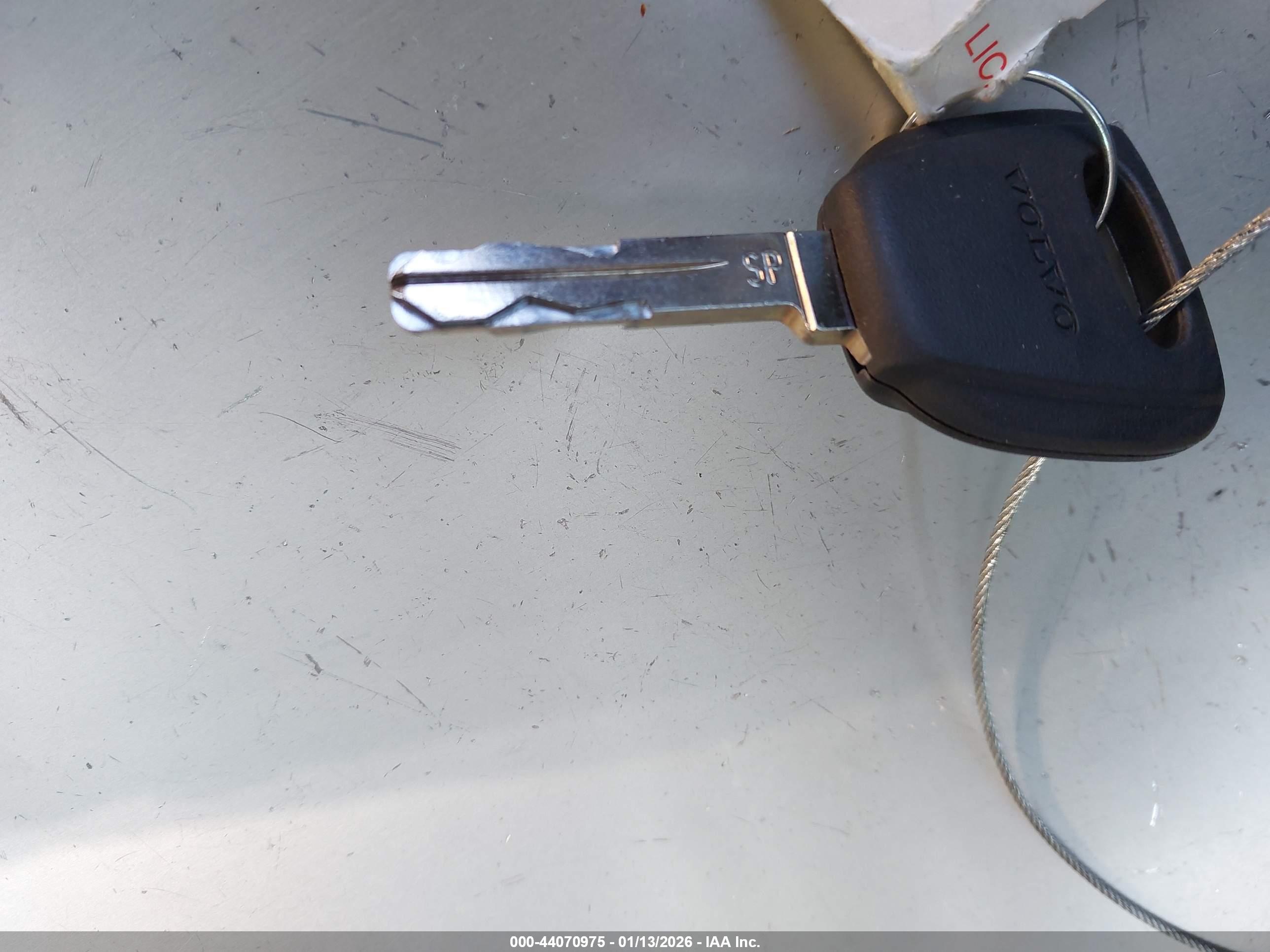 VOLVO XC70 image 11
