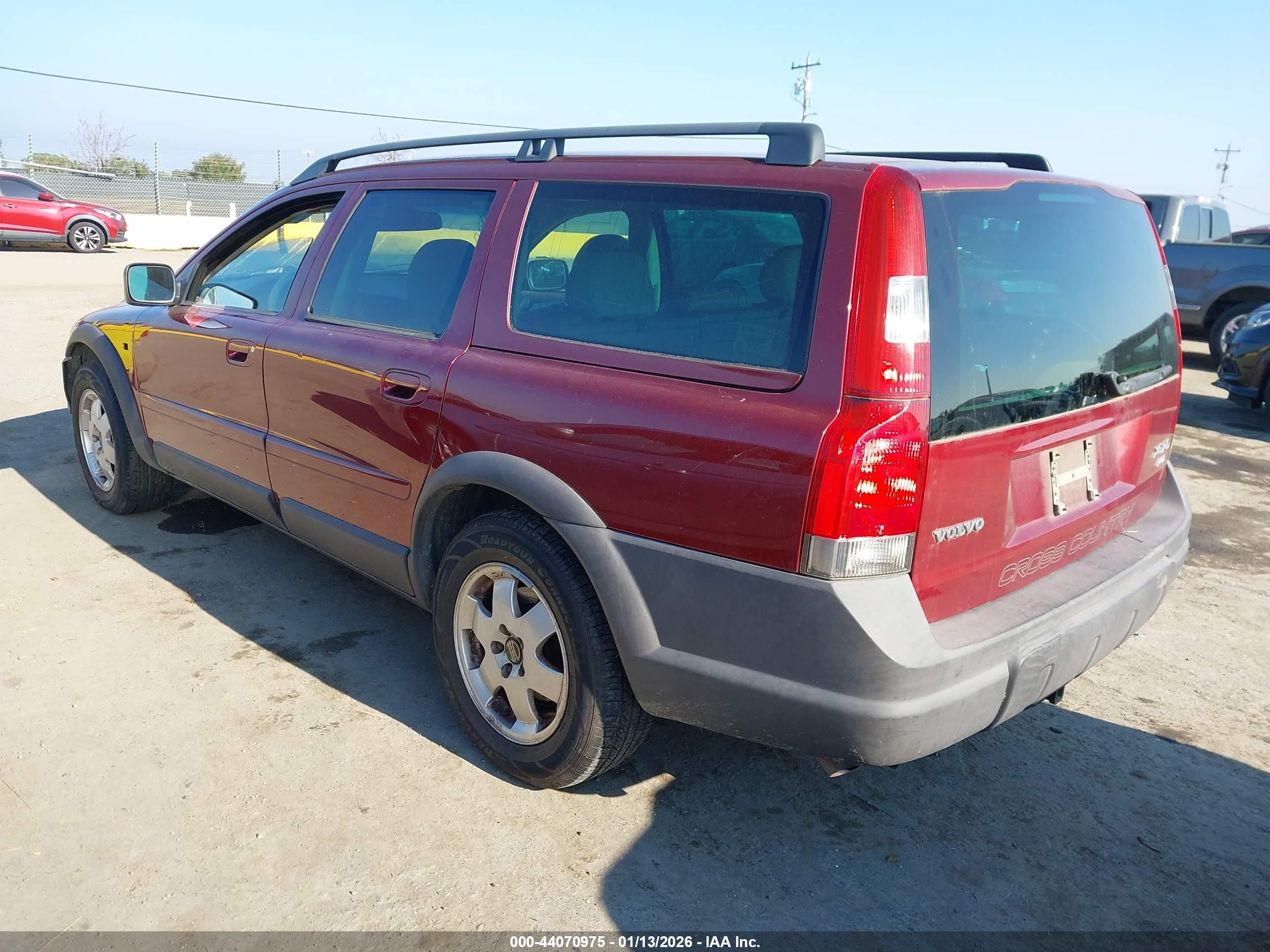VOLVO XC70 image 3