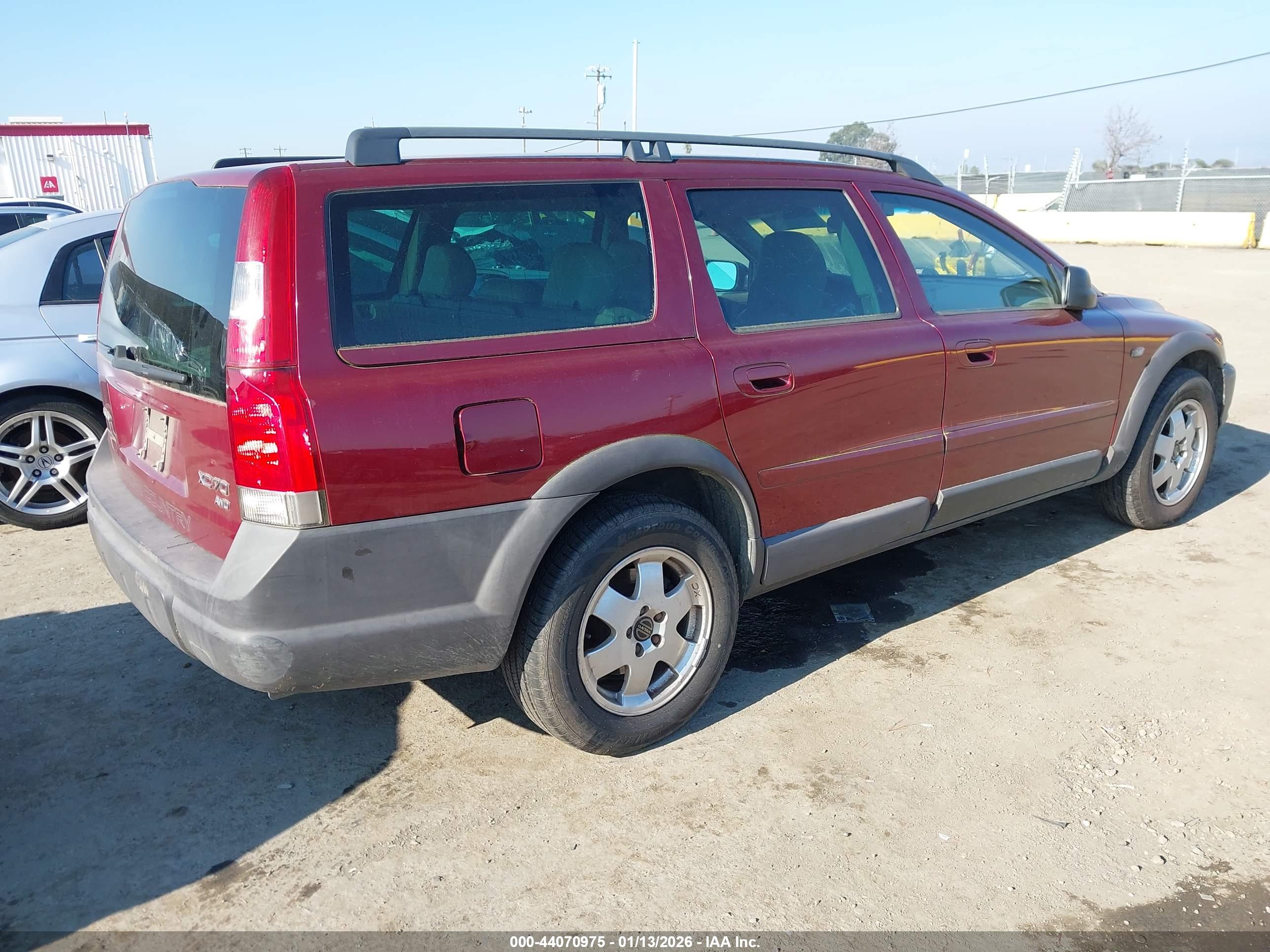 VOLVO XC70 image 4