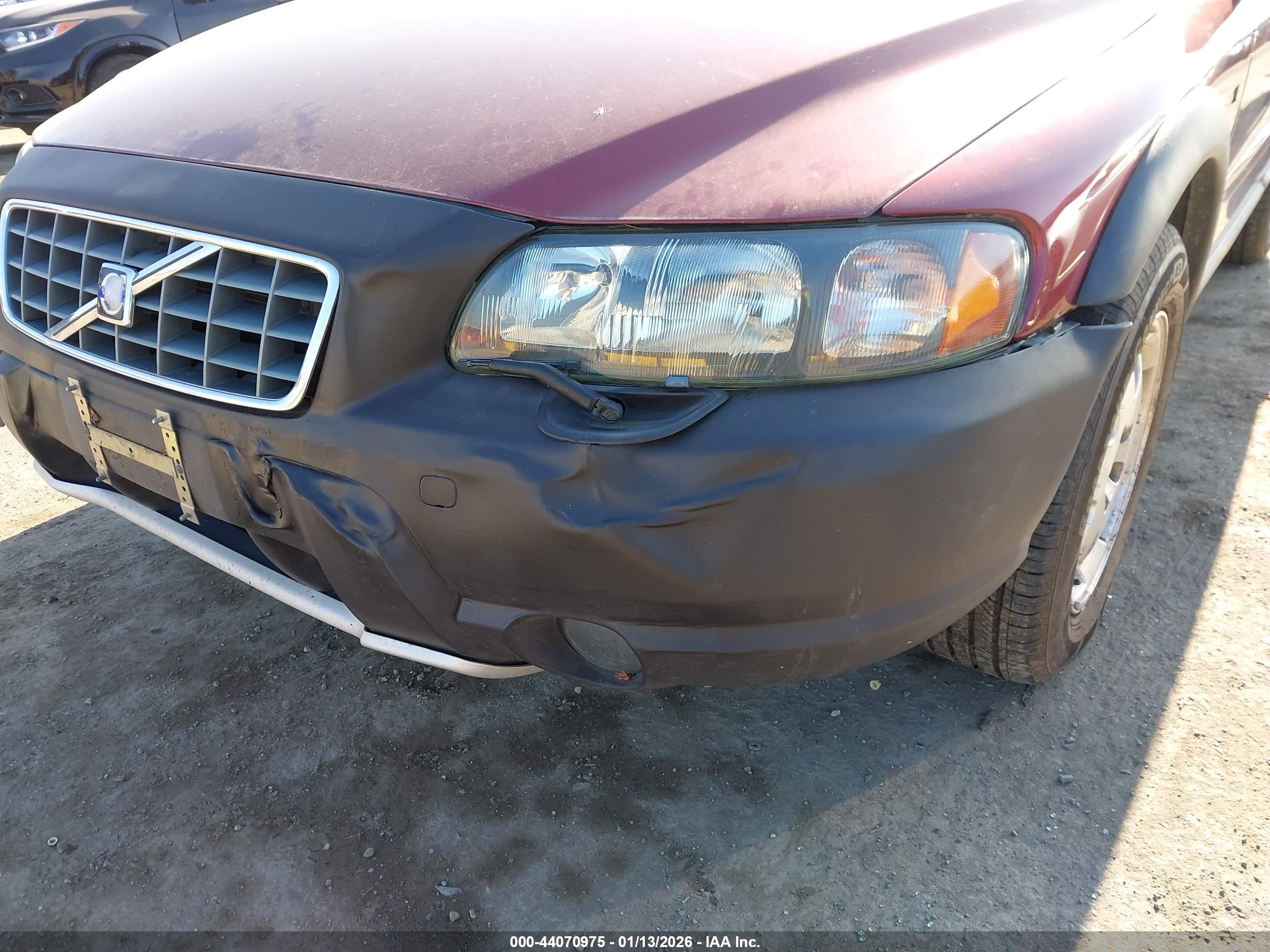 VOLVO XC70 image 6