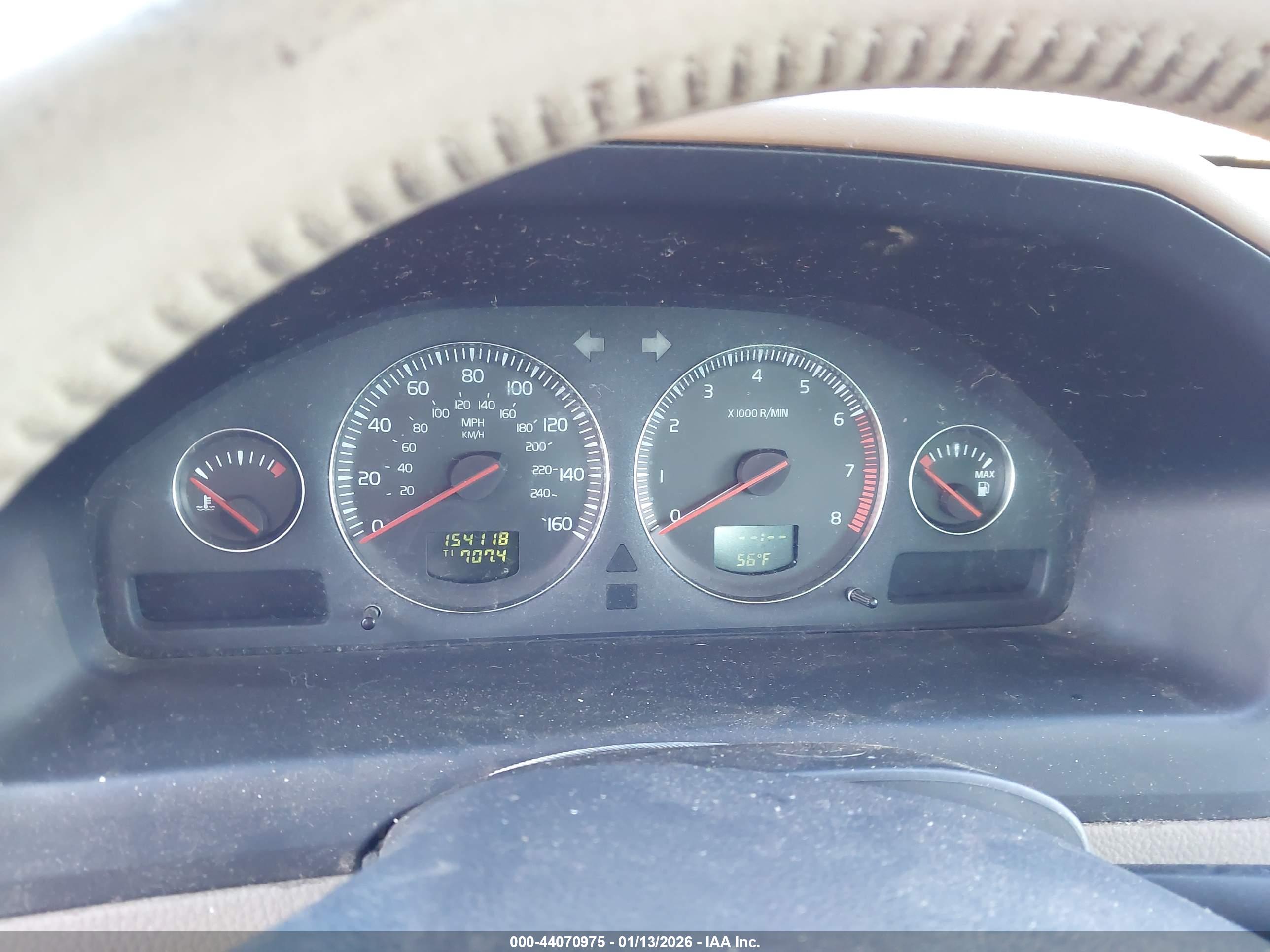 VOLVO XC70 image 7