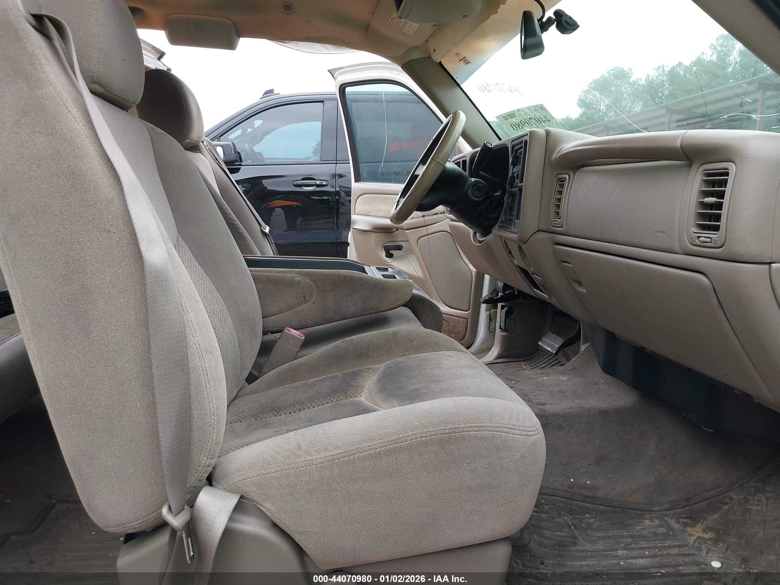 CHEVROLET SILVERADO image 5
