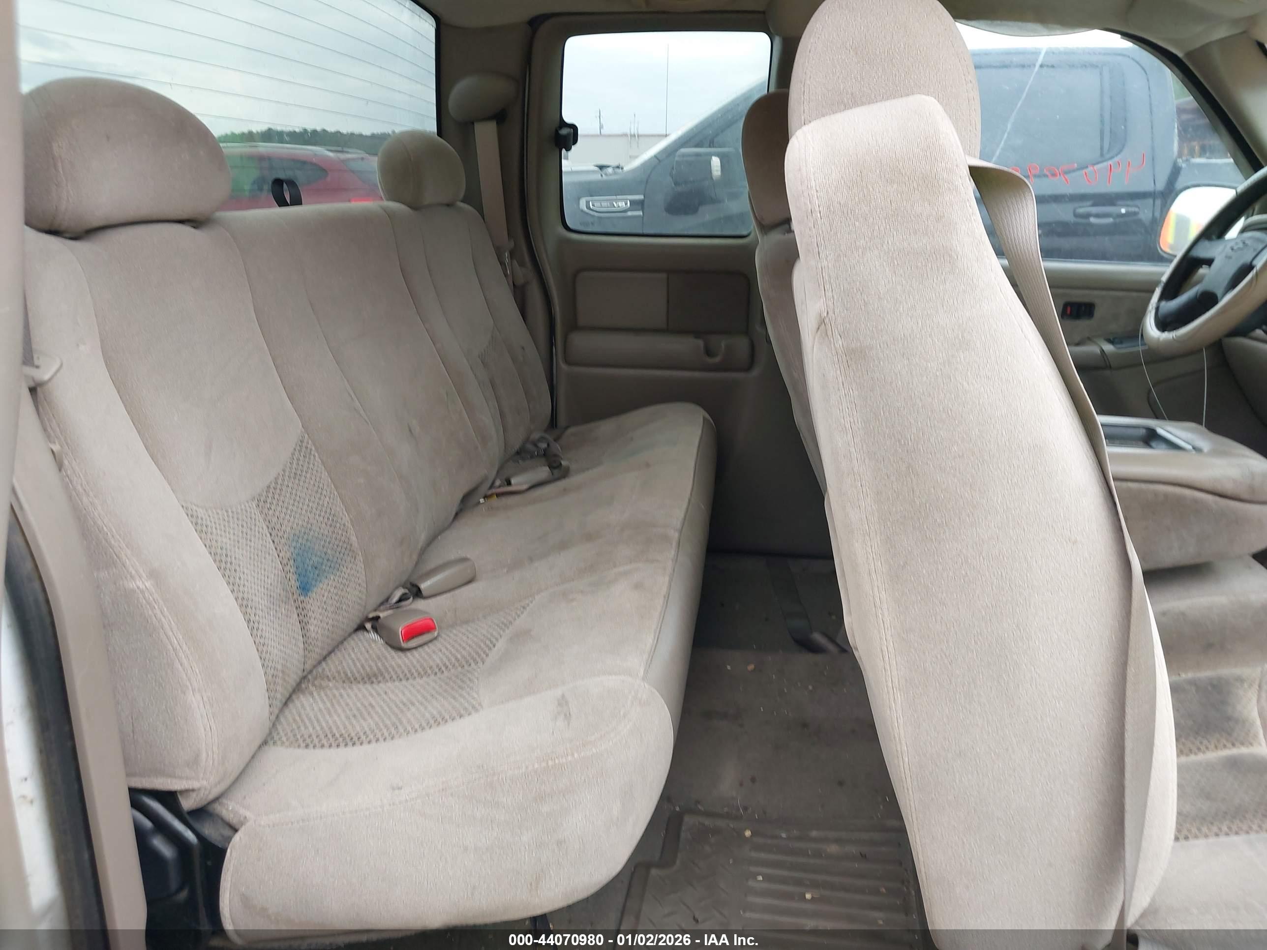CHEVROLET SILVERADO image 8