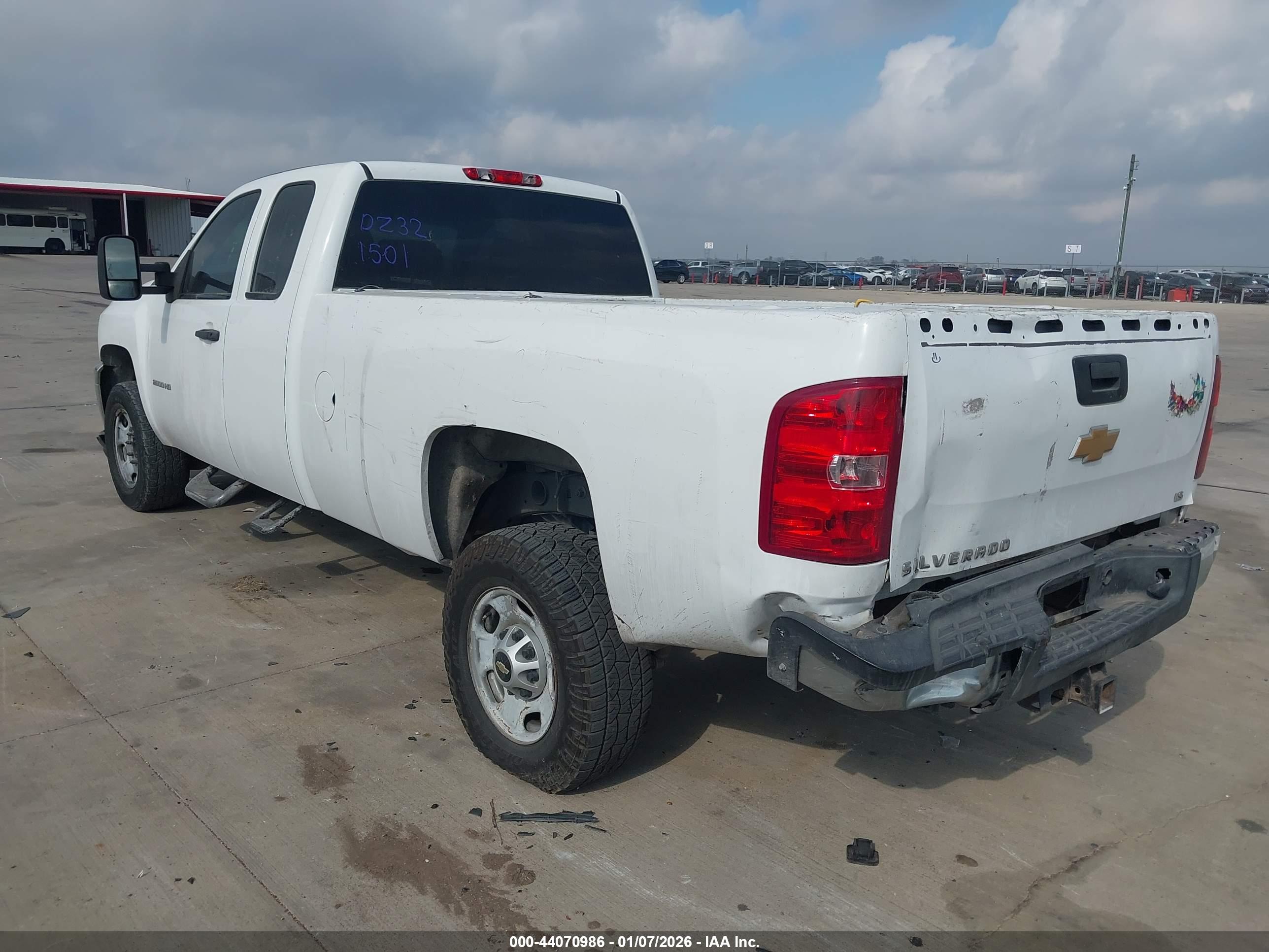 CHEVROLET SILVERADO image 3