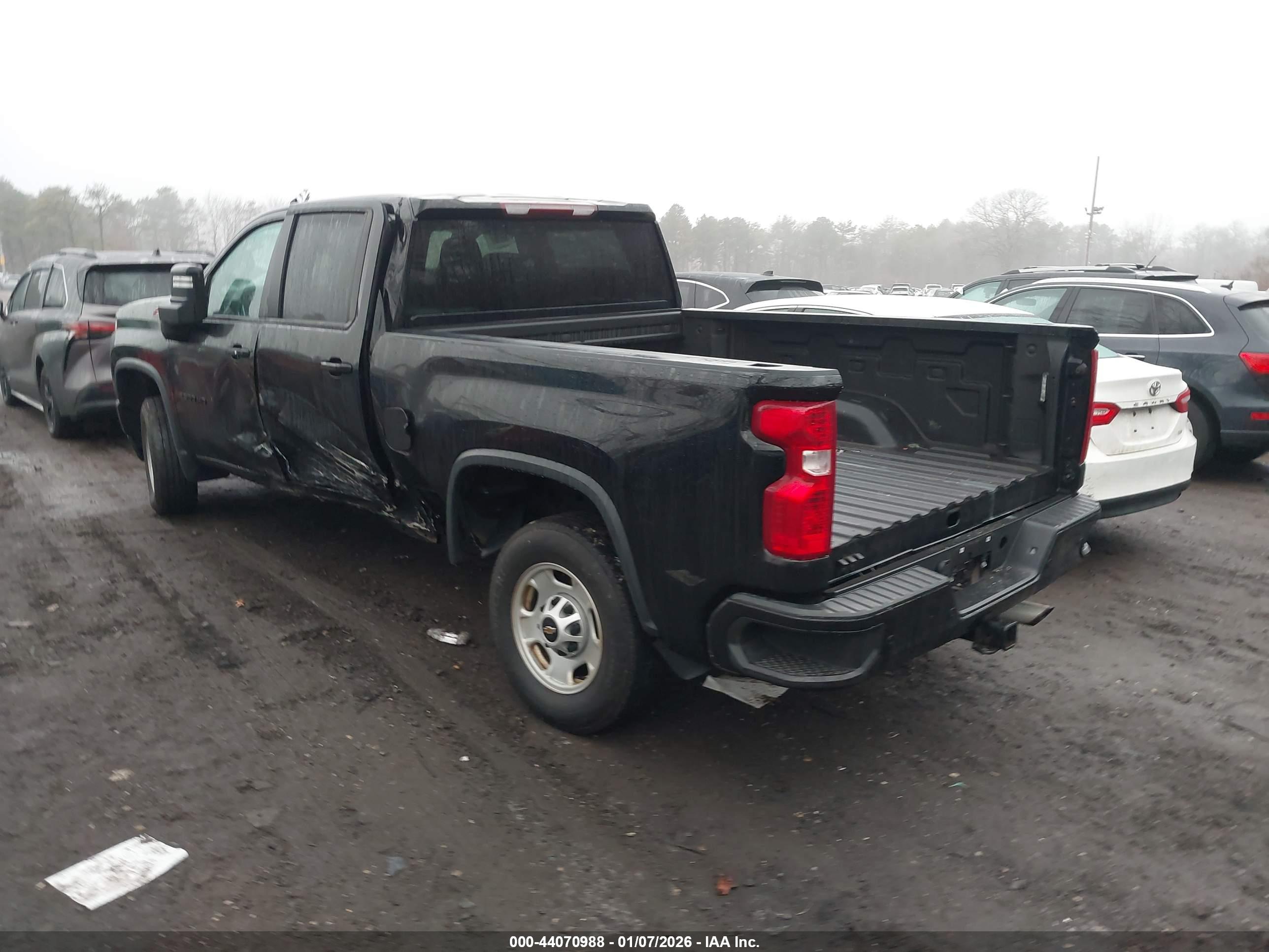 CHEVROLET SILVERADO image 3