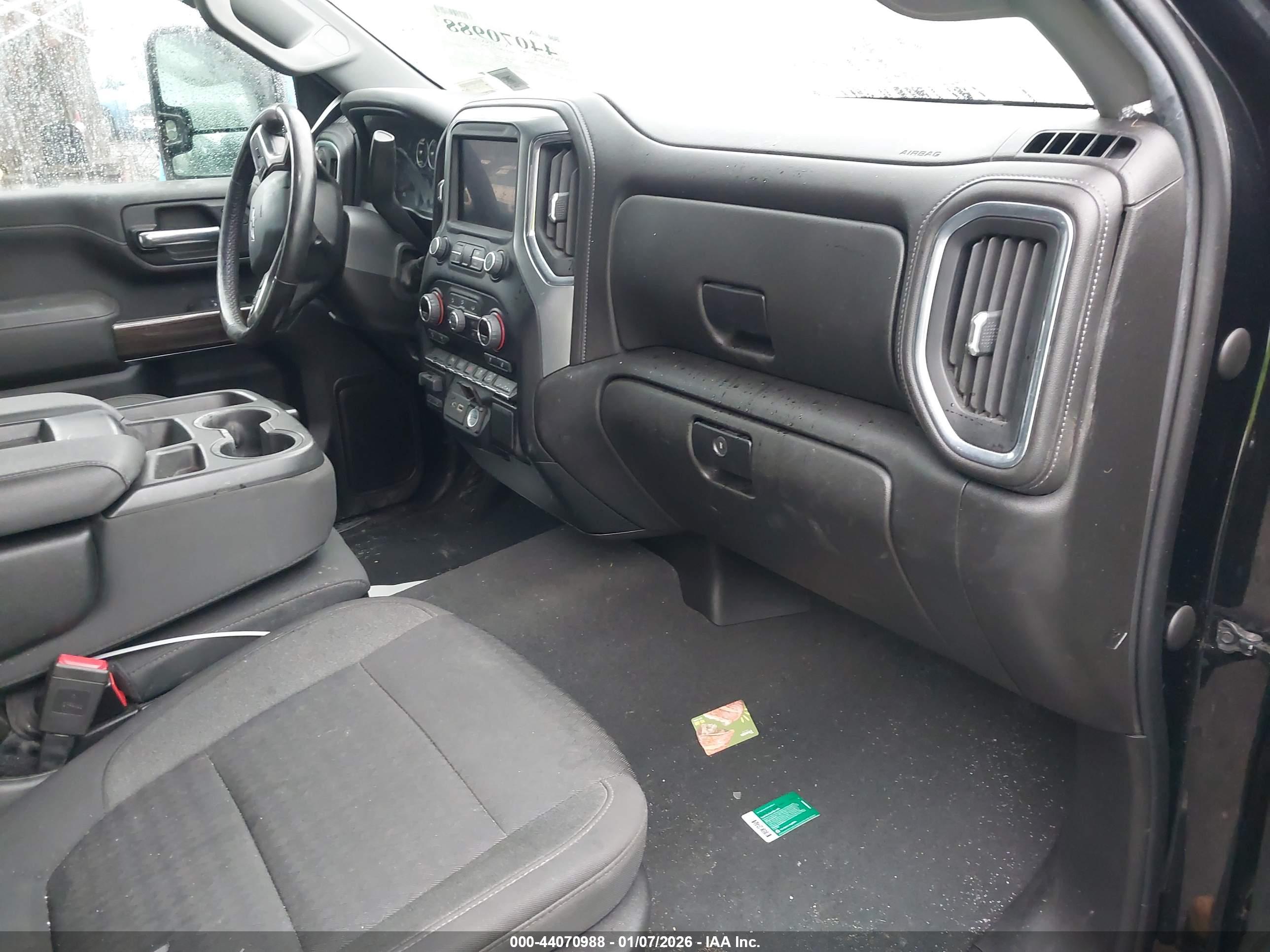 CHEVROLET SILVERADO image 8