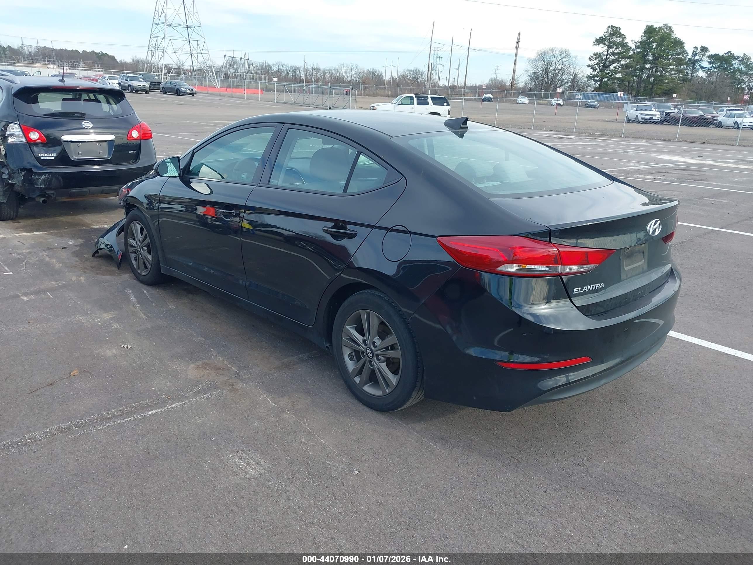 HYUNDAI ELANTRA image 3