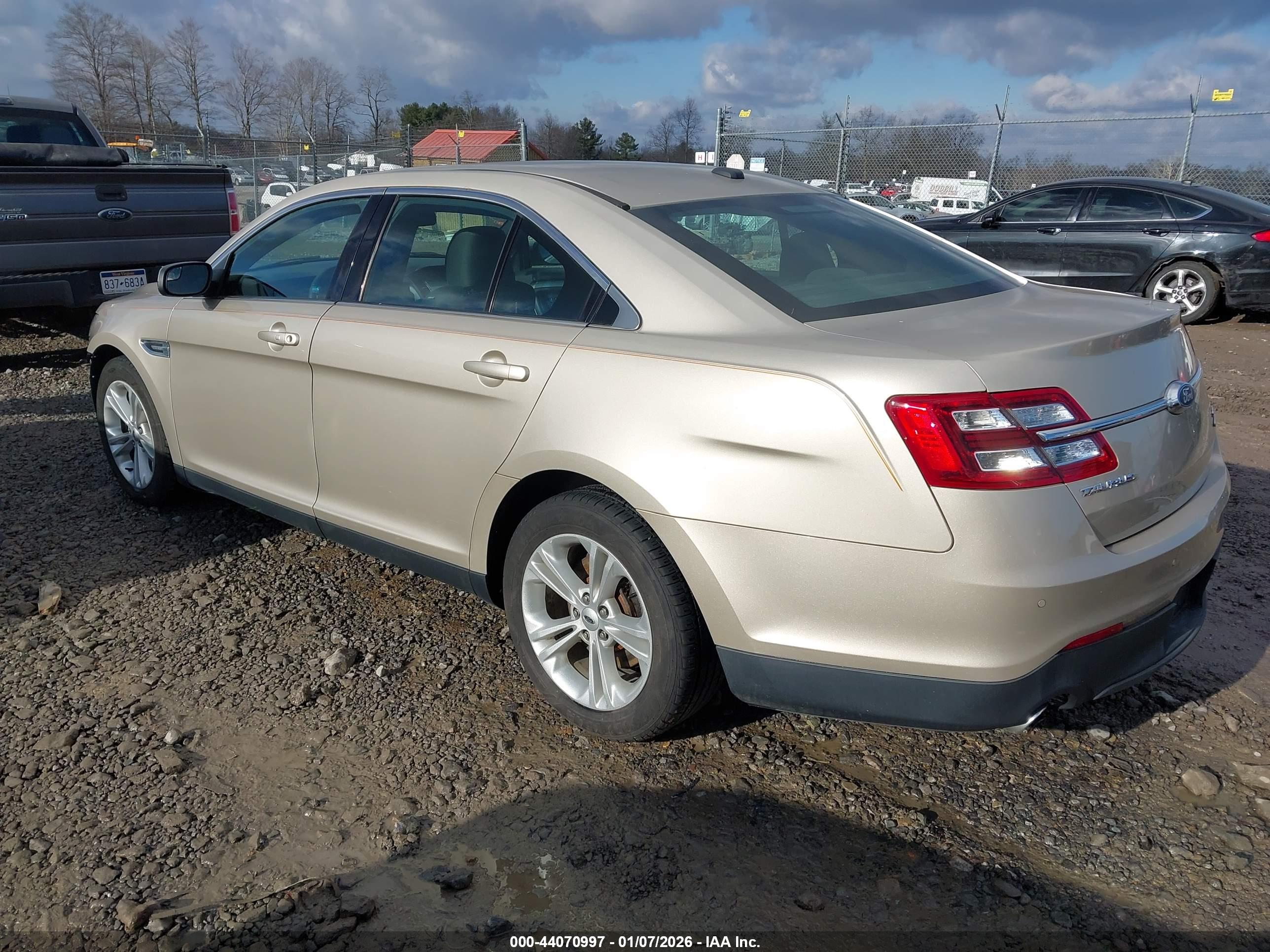 FORD TAURUS image 3