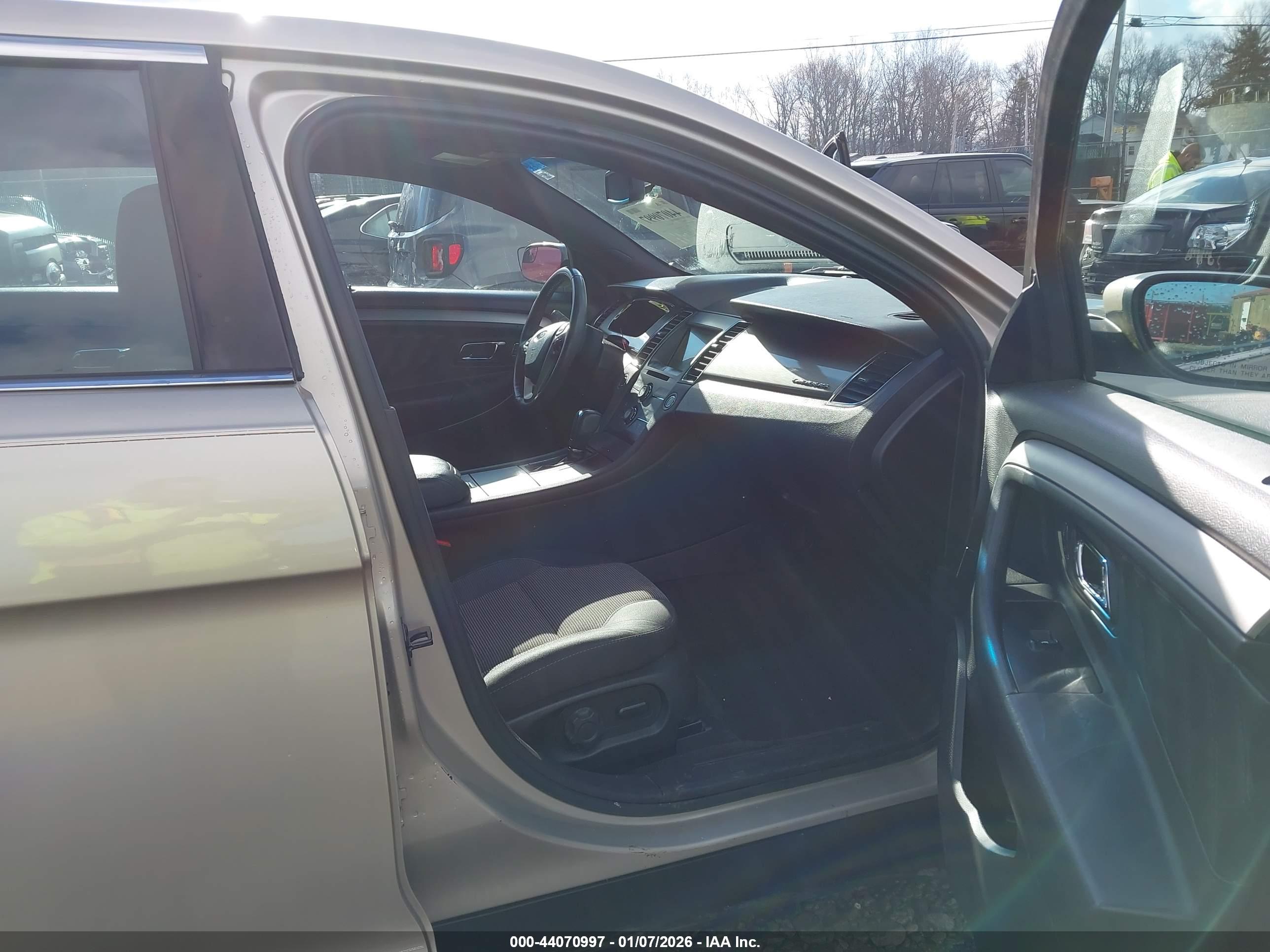FORD TAURUS image 5