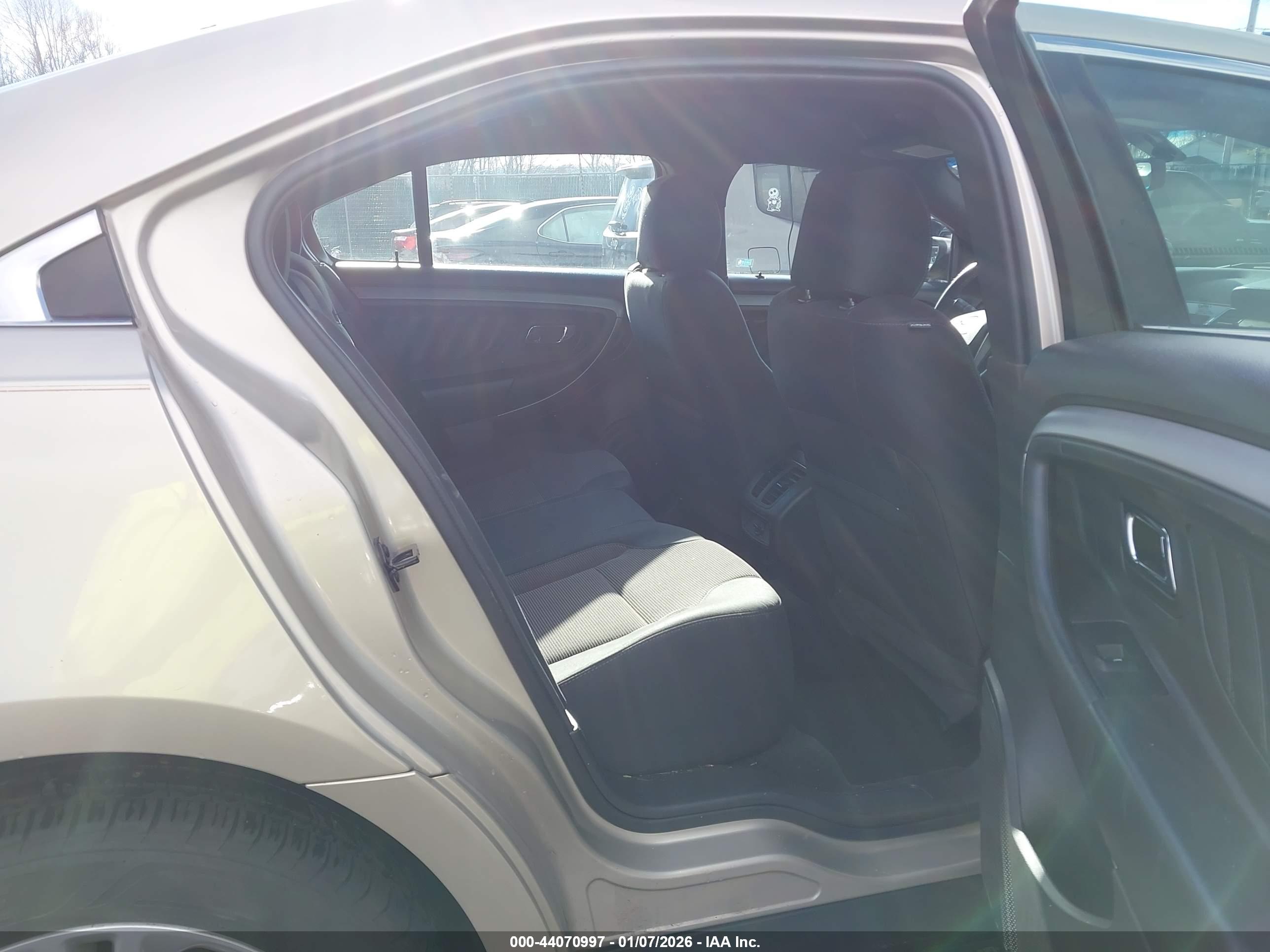 FORD TAURUS image 8