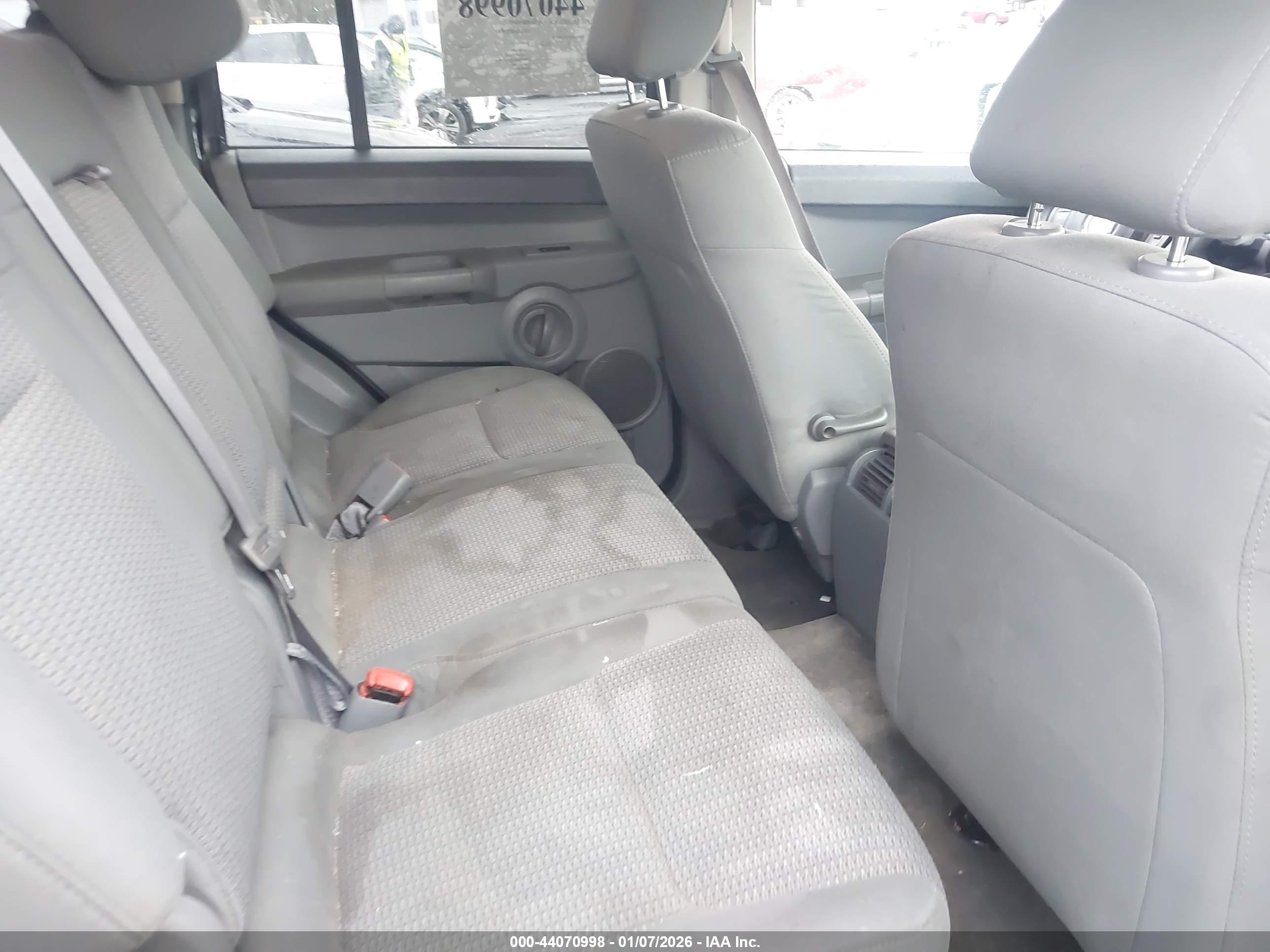 JEEP COMMANDER image 8