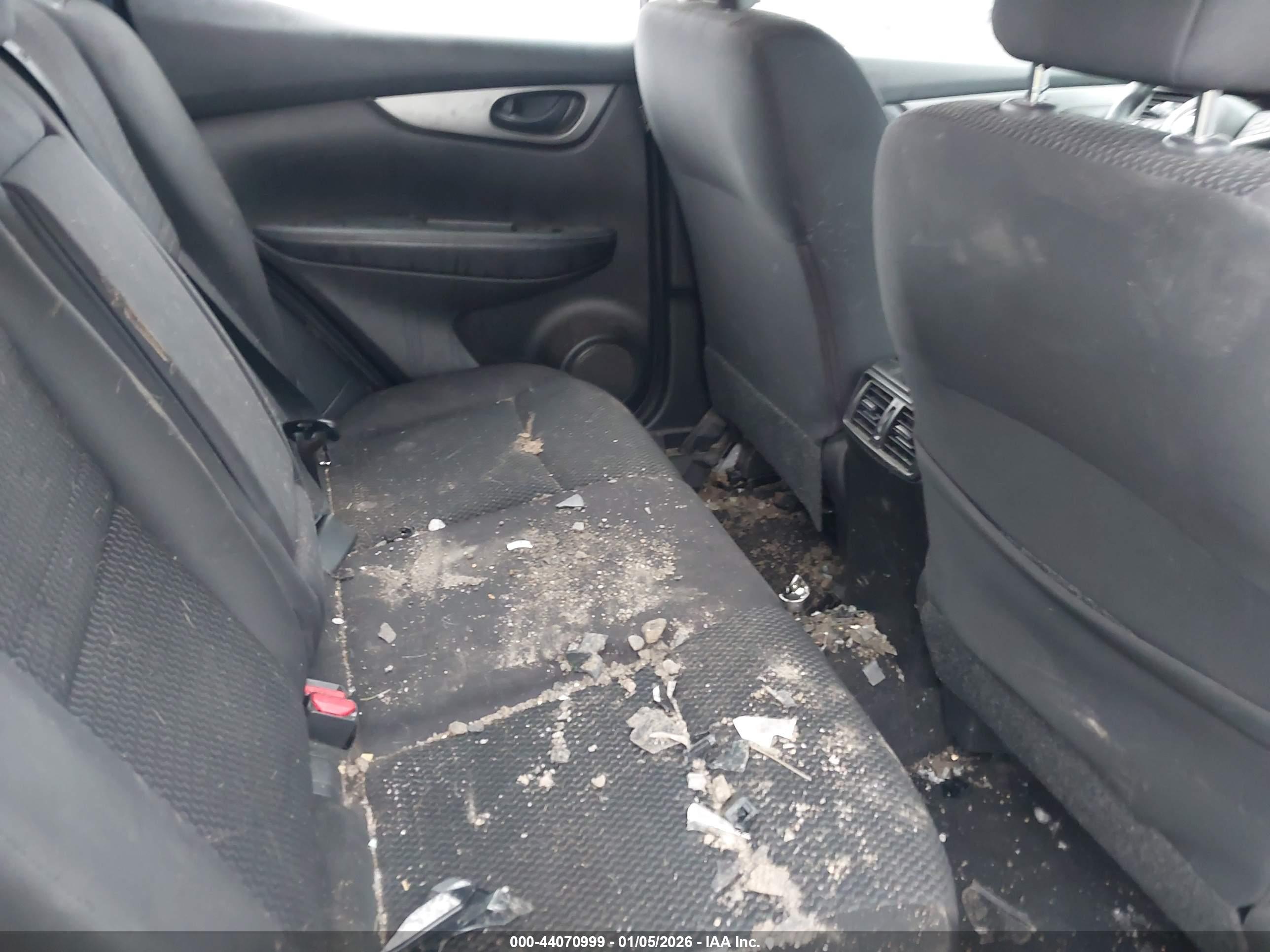 NISSAN ROGUE image 8