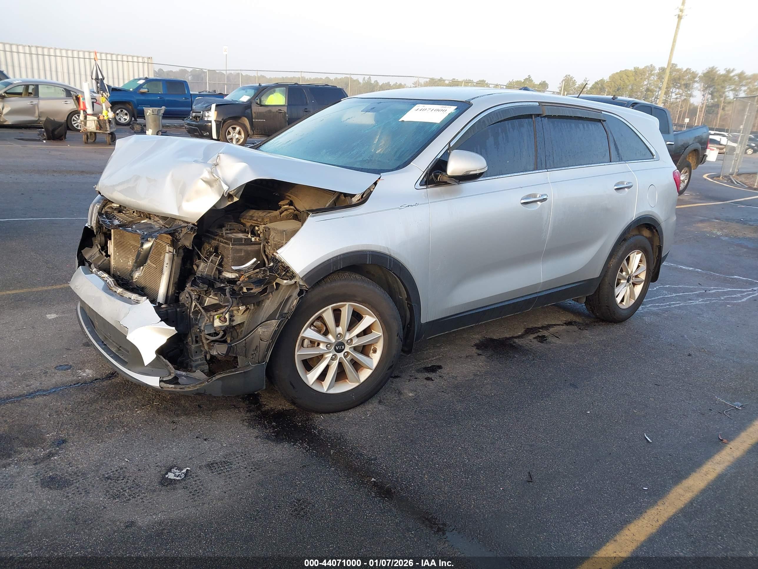 KIA SORENTO image 2