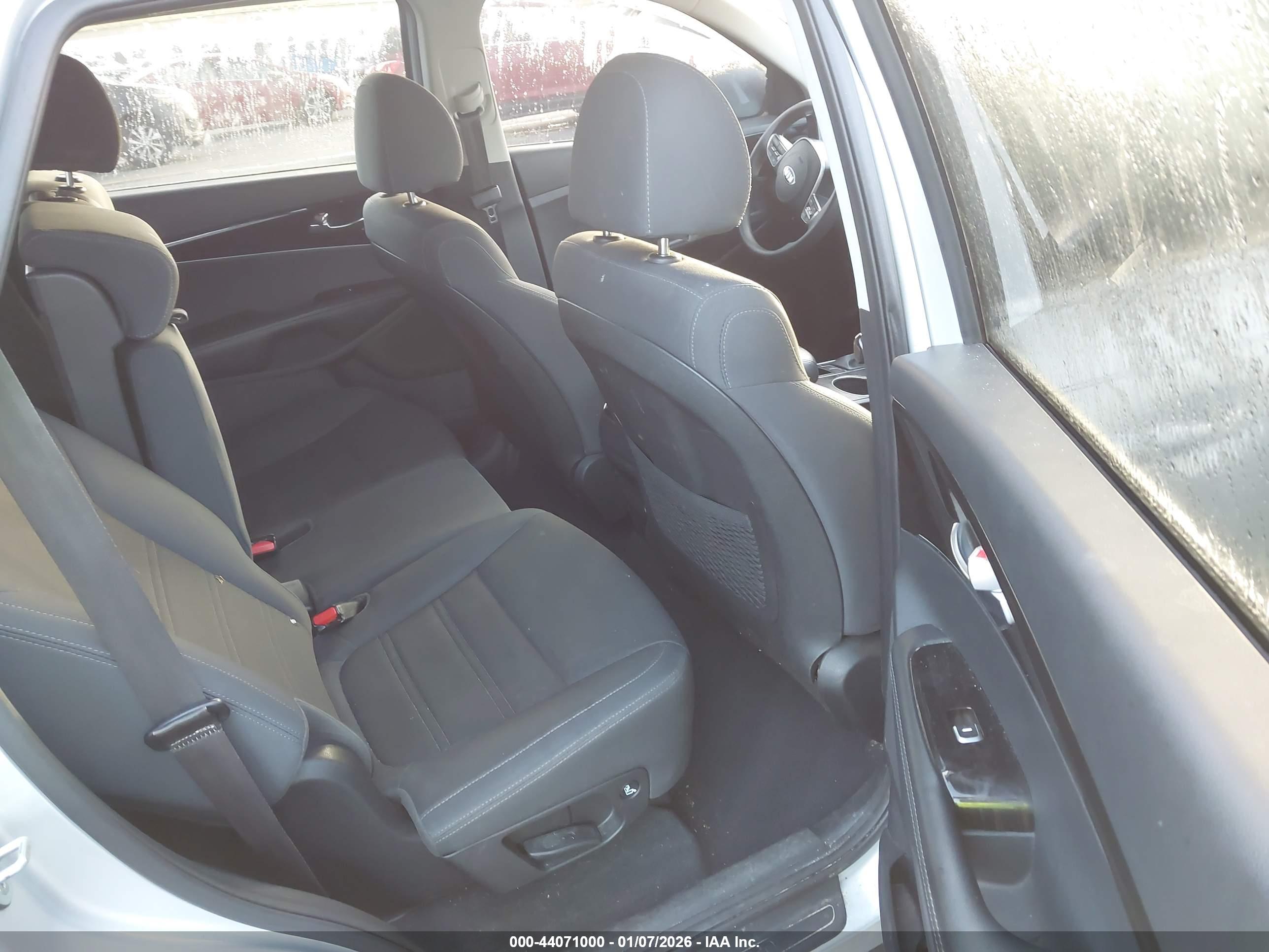 KIA SORENTO image 8