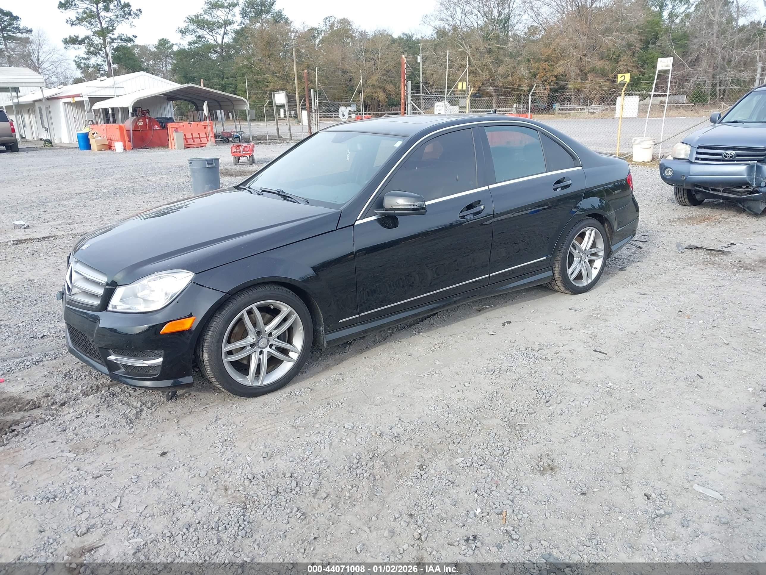 MERCEDES-BENZ C-CLASS image 2